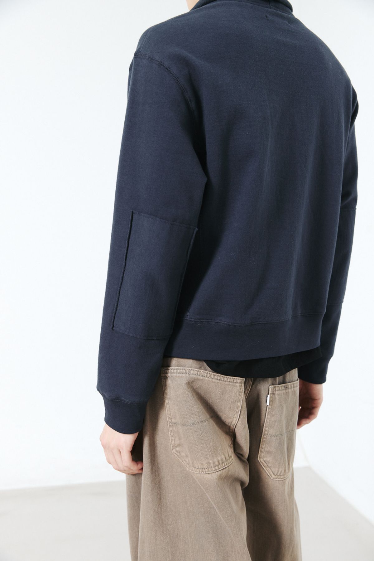 해칭룸(HATCHINGROOM) Overlay Sweatshirt Dark Navy