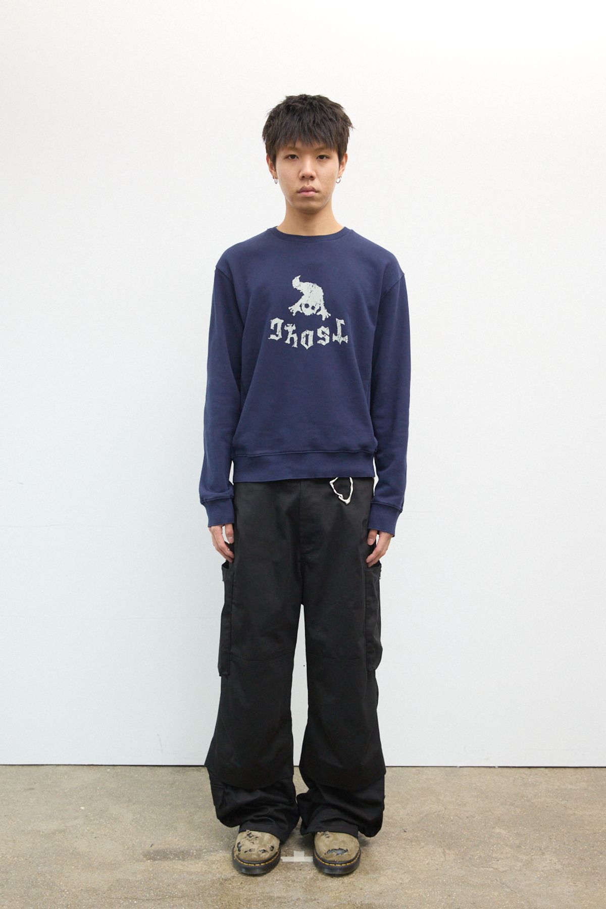 해칭룸(HATCHINGROOM) Ghost Sweatshirt Blue