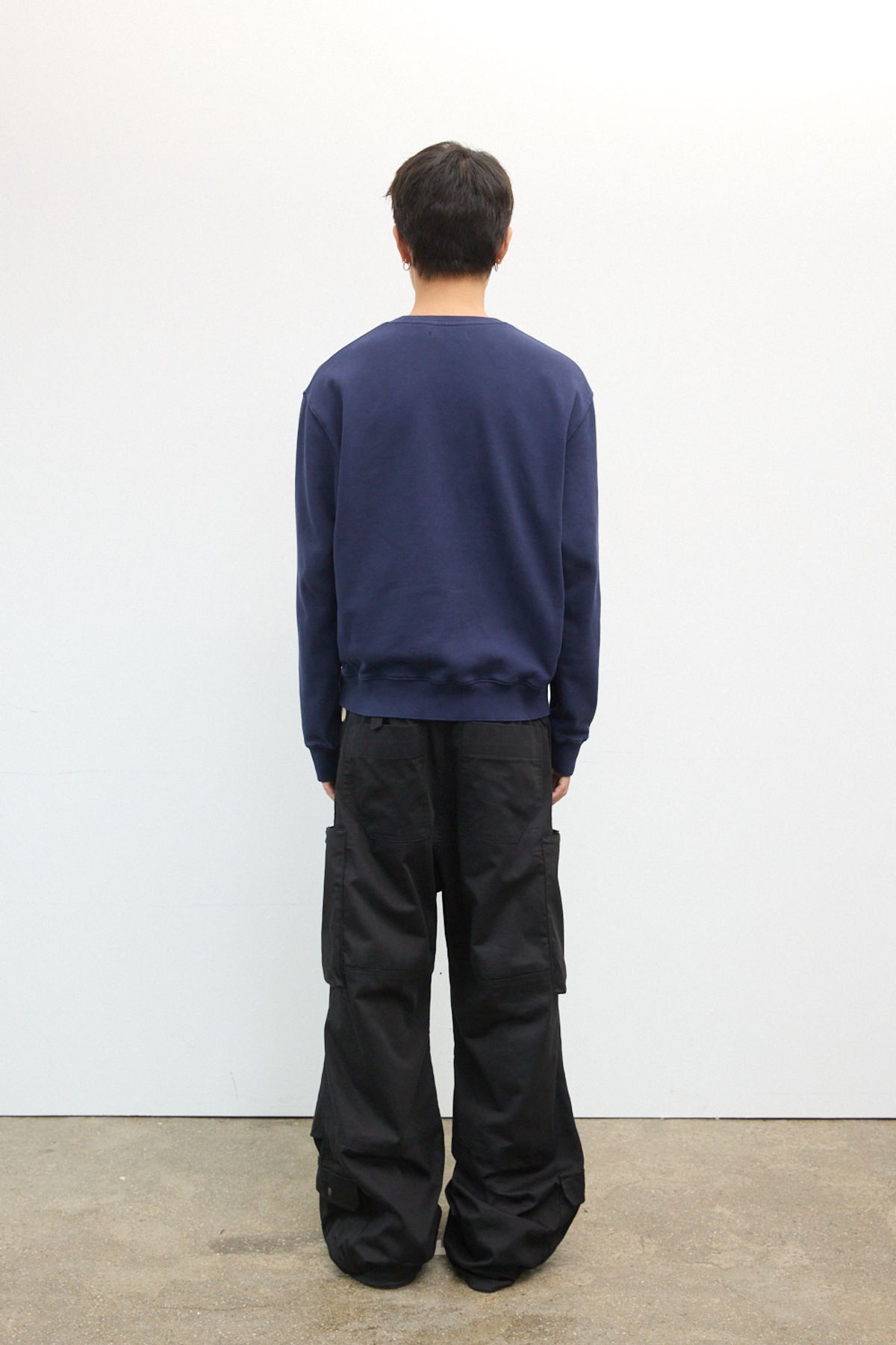 해칭룸(HATCHINGROOM) Ghost Sweatshirt Blue