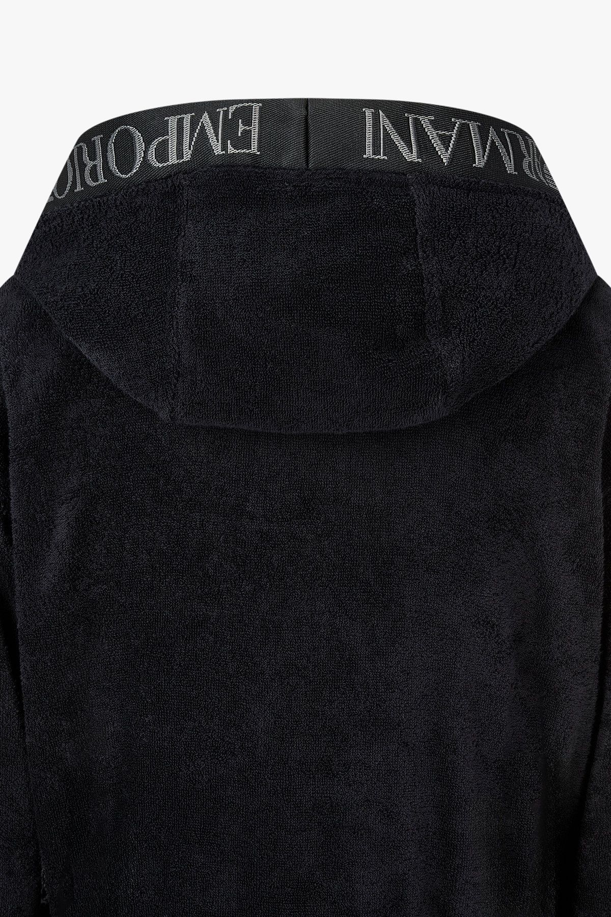 엠포리오 아르마니 언더웨어(EMPORIO ARMANI UNDERWEAR) 남성 로고 트림 후디드 타월링 가운_블랙 0815341002