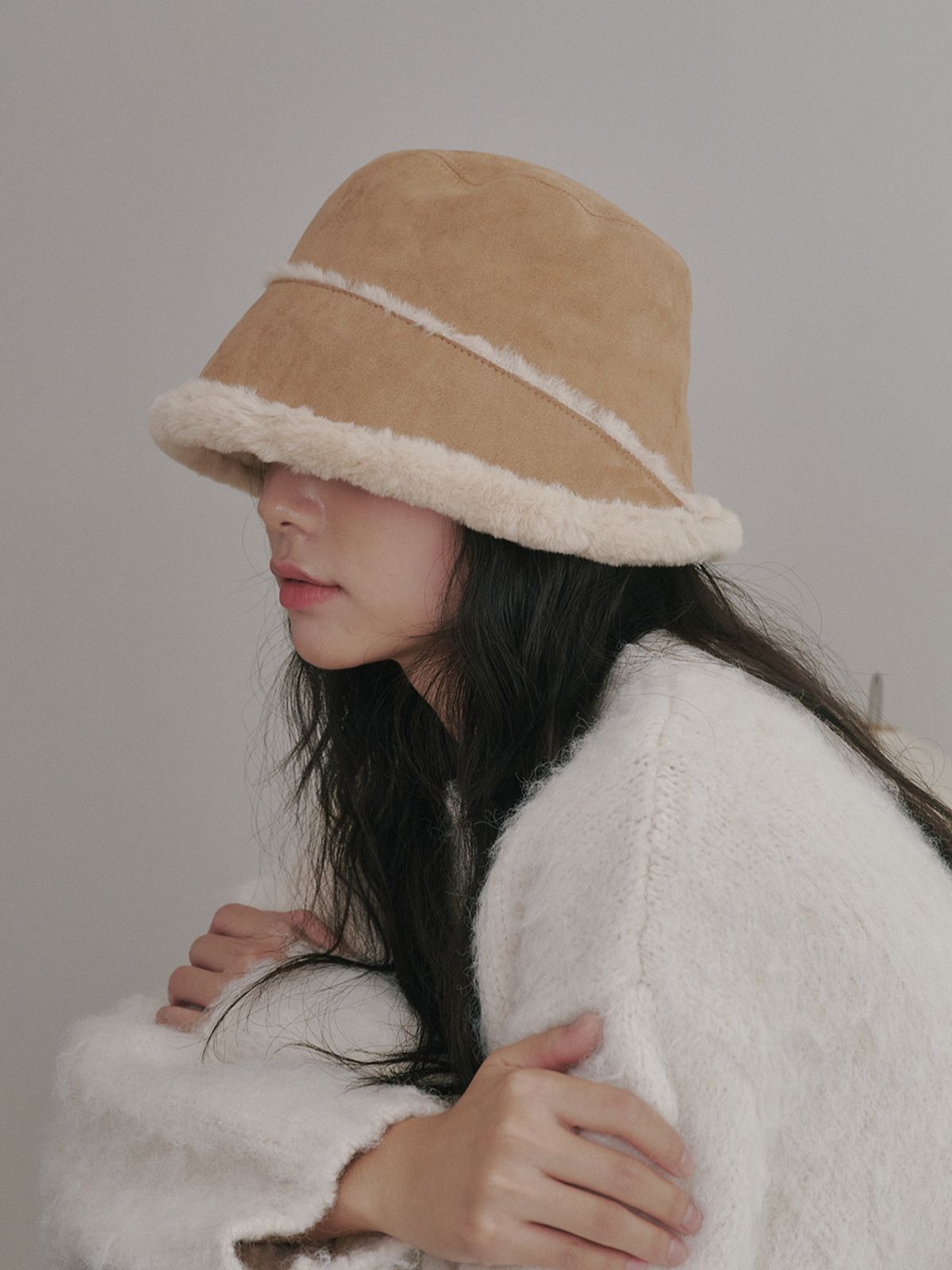 올인컴플리트(ALLINCOMPLETE) 문 스웨이드 보닛햇 (베이지)