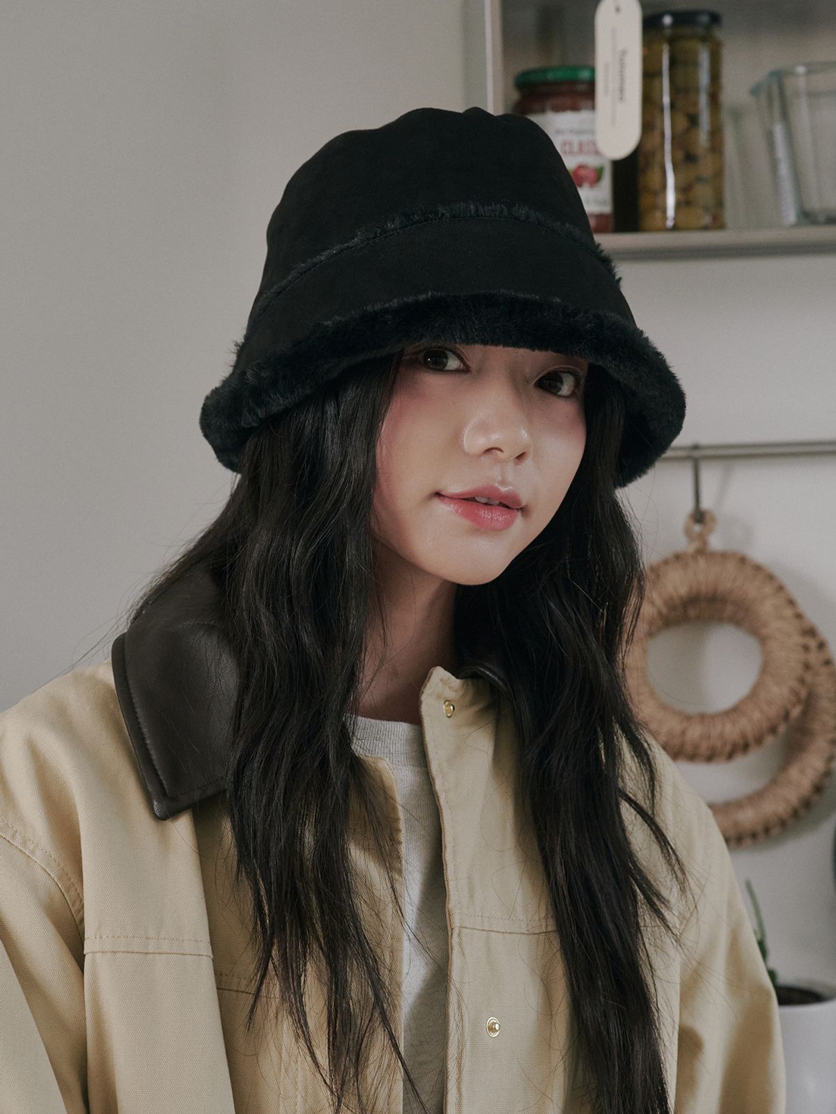 올인컴플리트(ALLINCOMPLETE) 문 스웨이드 보닛햇 (블랙)