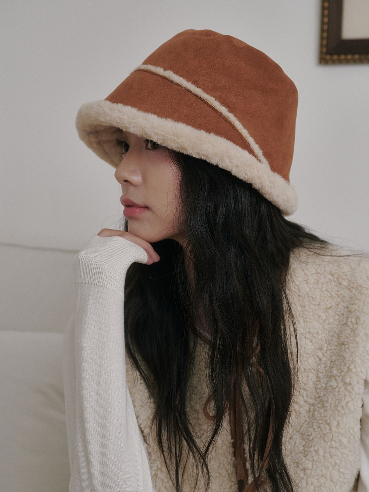 올인컴플리트(ALLINCOMPLETE) 문 스웨이드 보닛햇 (카멜)