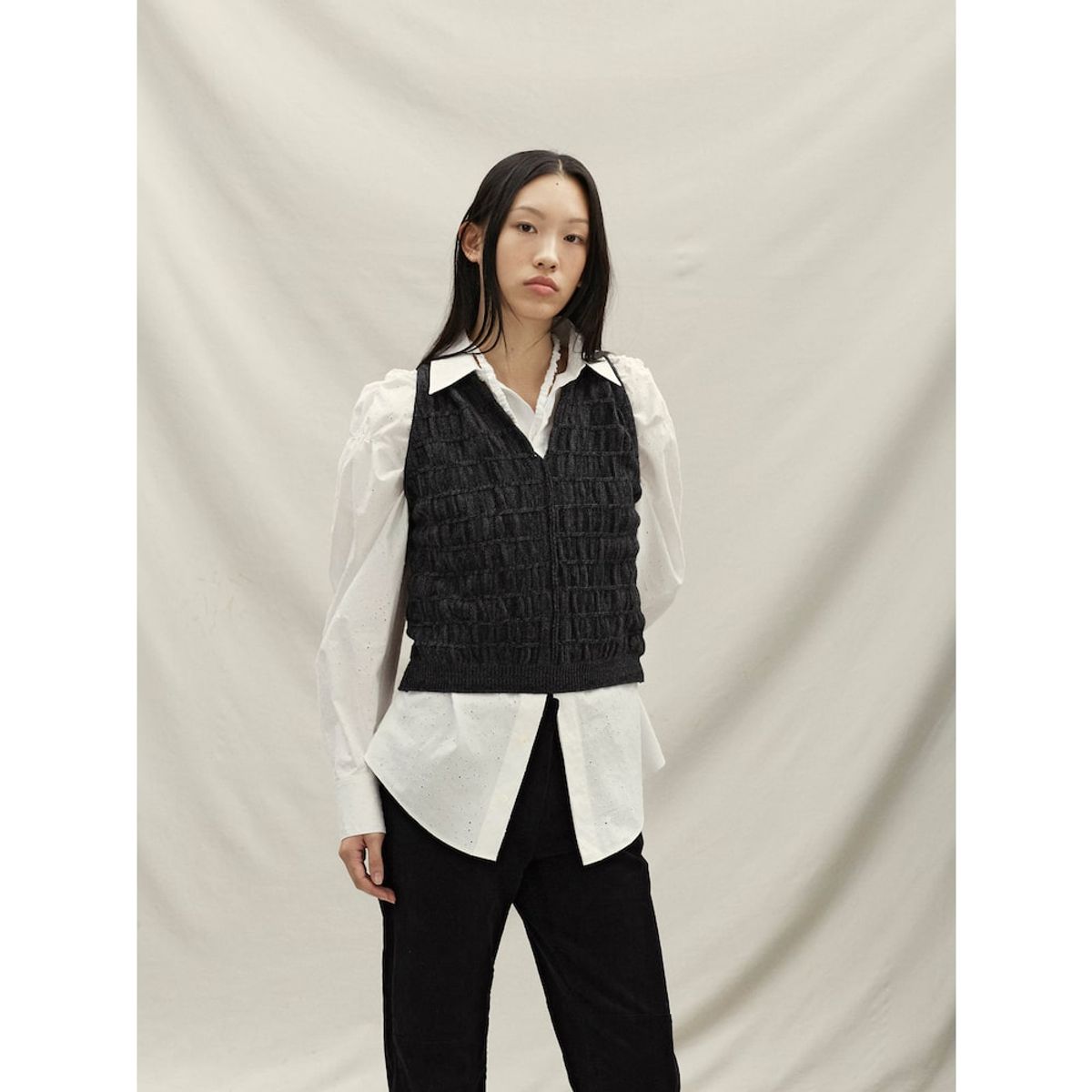 앙개(ANGGAE) Multiple Knit Vest  Dark Grey