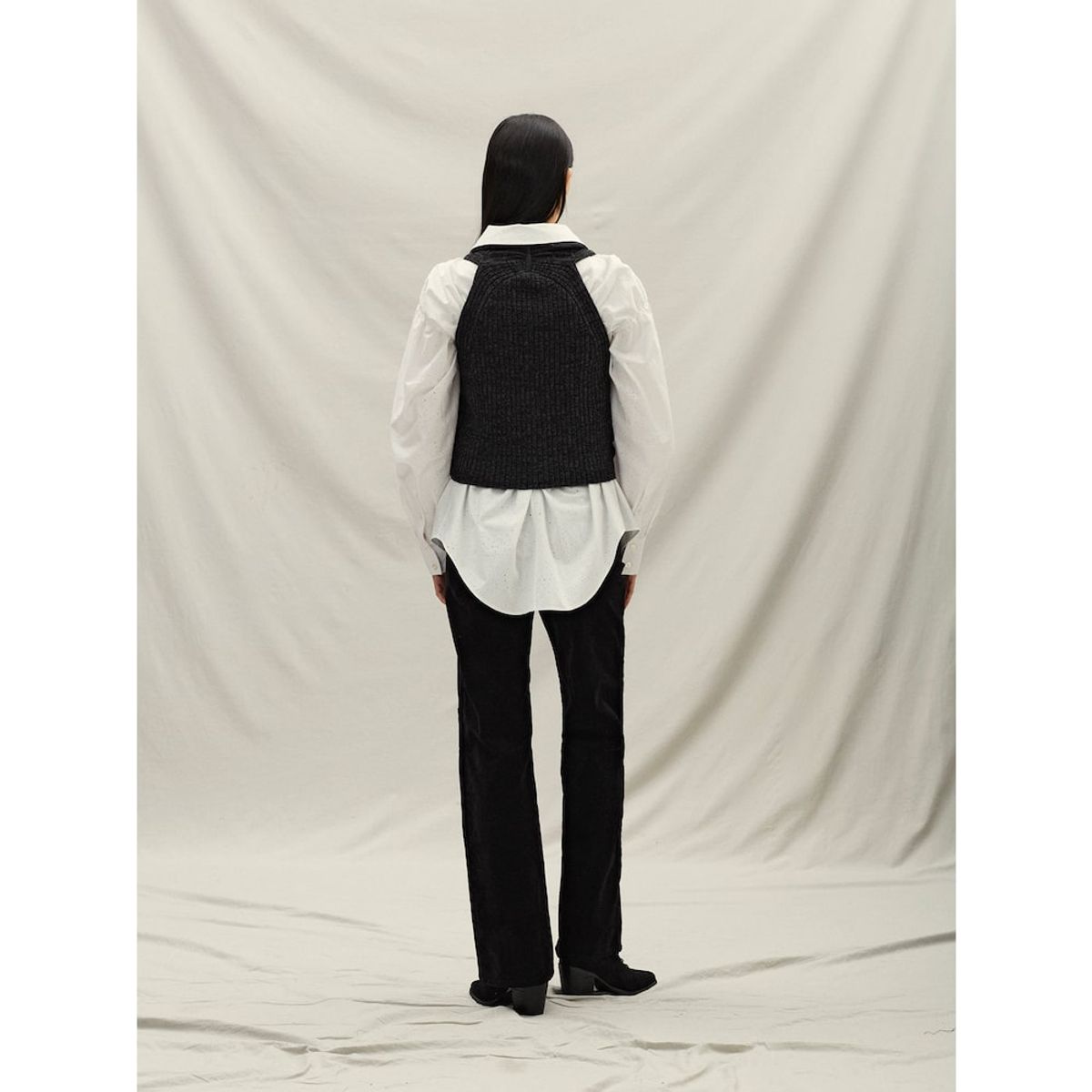 앙개(ANGGAE) Multiple Knit Vest  Dark Grey
