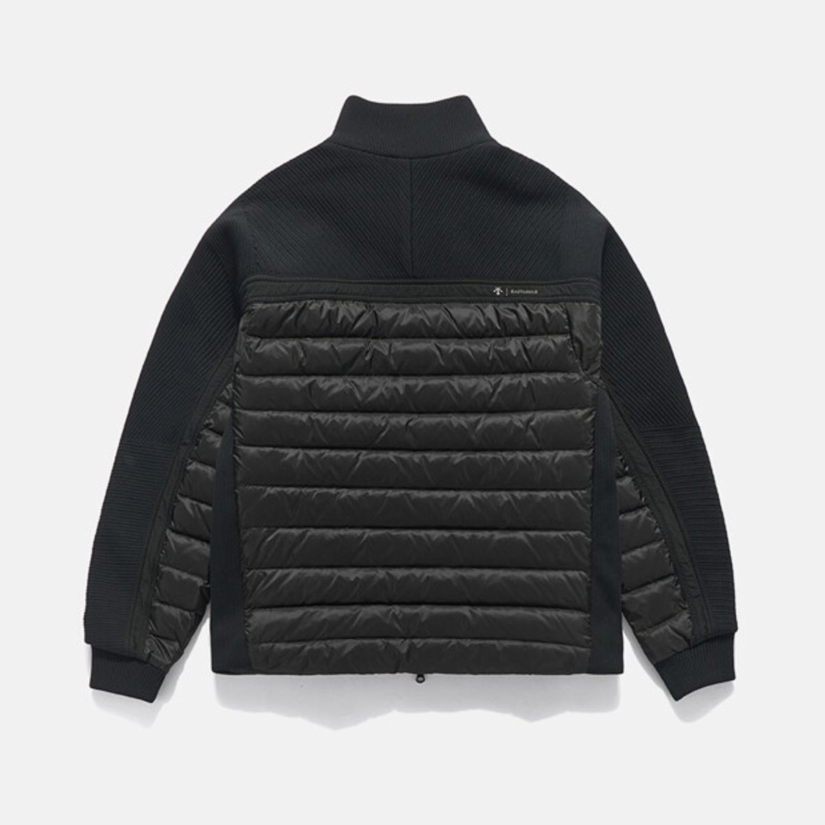 데상트(DESCENTE) [DESCENTE X EASTLOGUE] 경량 하이브리드 다운 자켓 블랙 SQ321HKT93