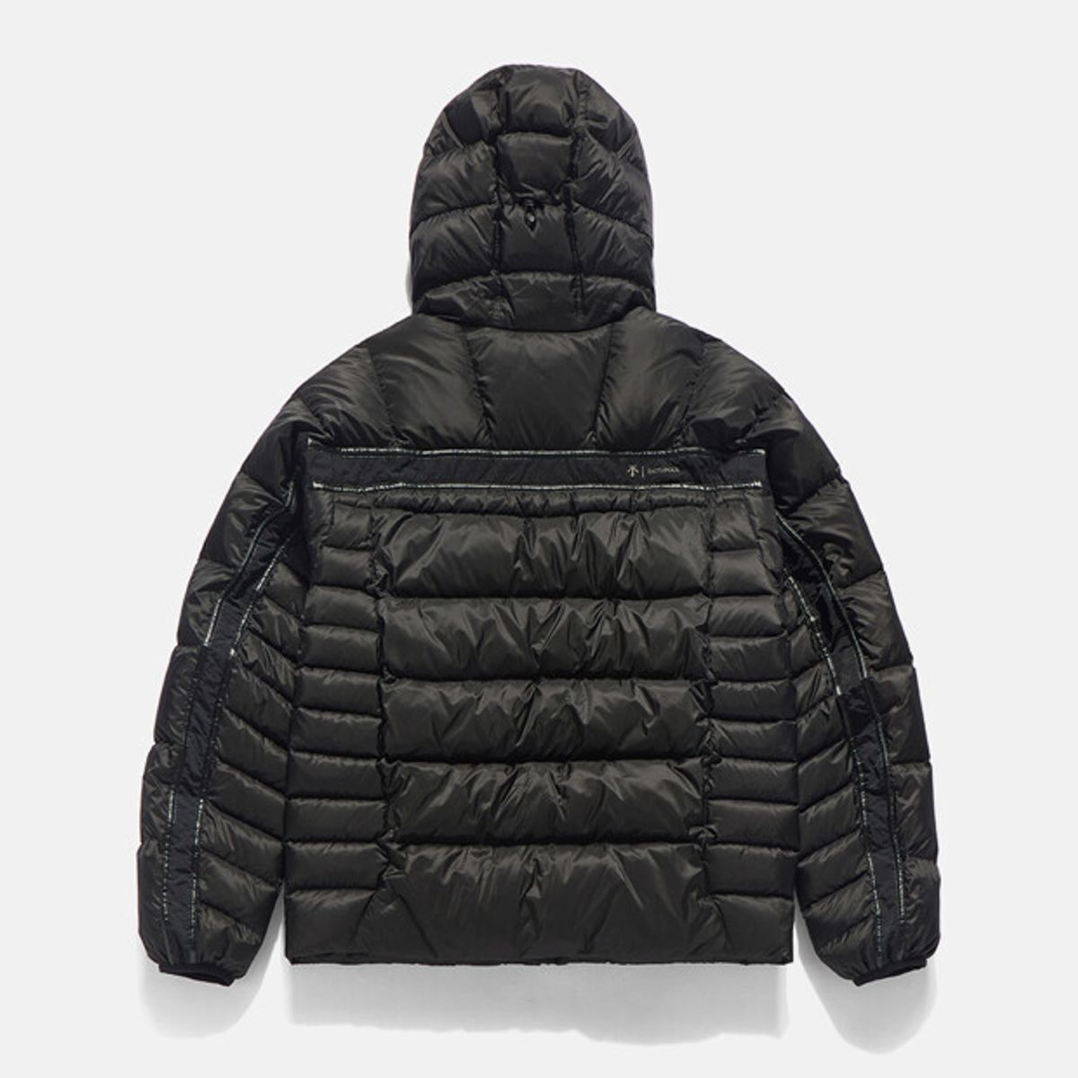 데상트(DESCENTE) [DESCENTE X EASTLOGUE] 중경량 다운 자켓 블랙 SQ321HDJ92