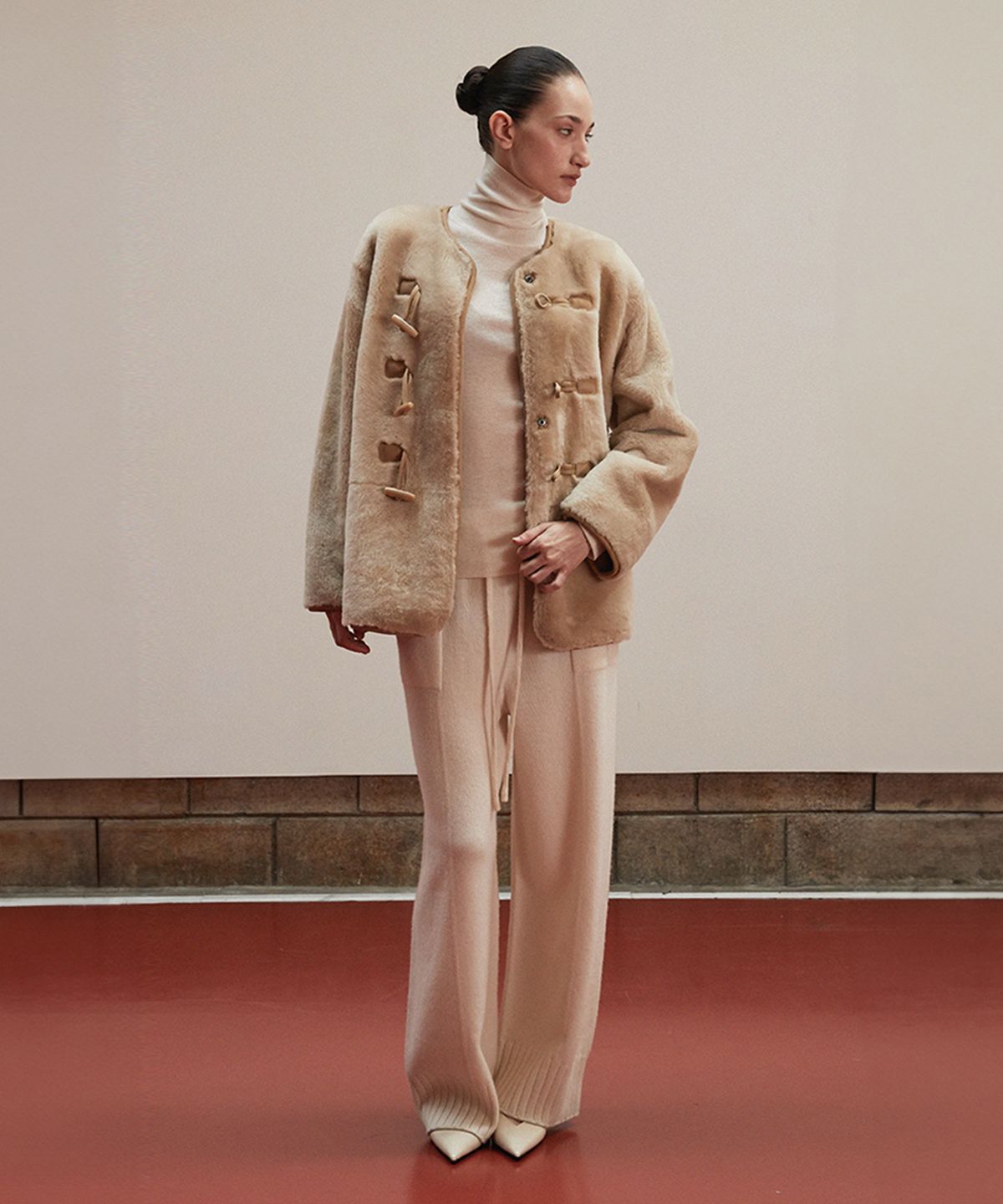 베르데마르(VERDEMAR) Reversible Toggle Shearling Coat_Beige