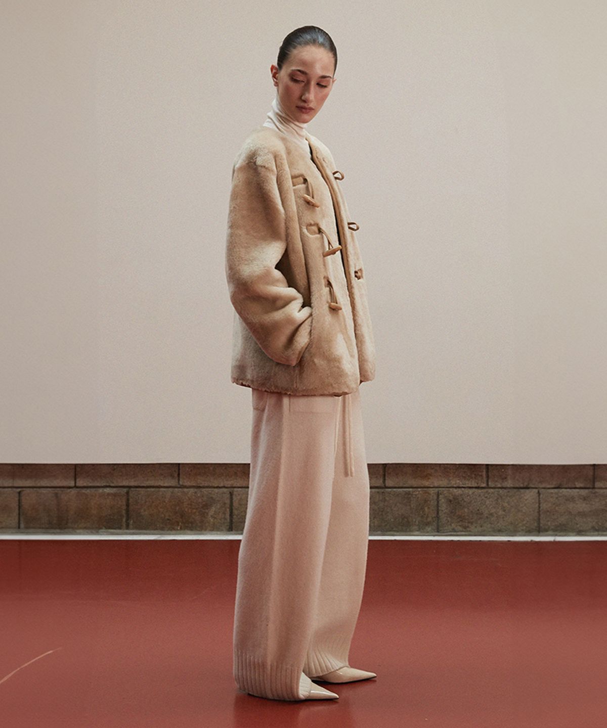 베르데마르(VERDEMAR) Reversible Toggle Shearling Coat_Beige