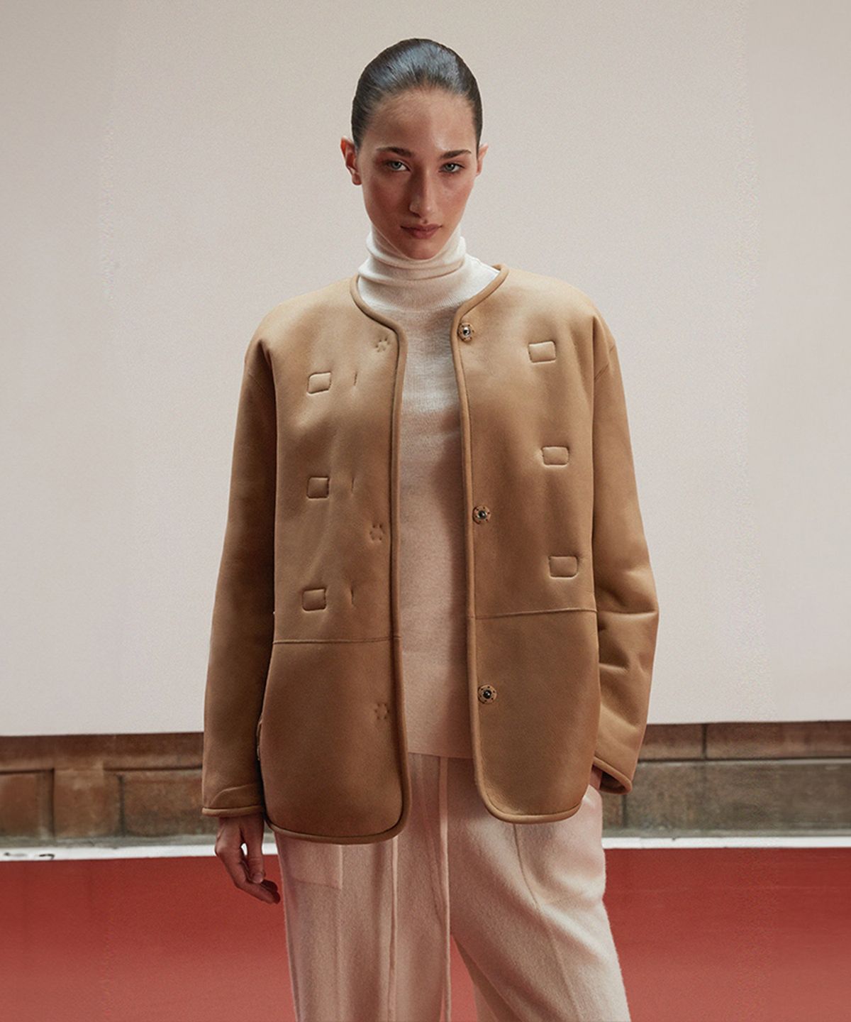 베르데마르(VERDEMAR) Reversible Toggle Shearling Coat_Beige