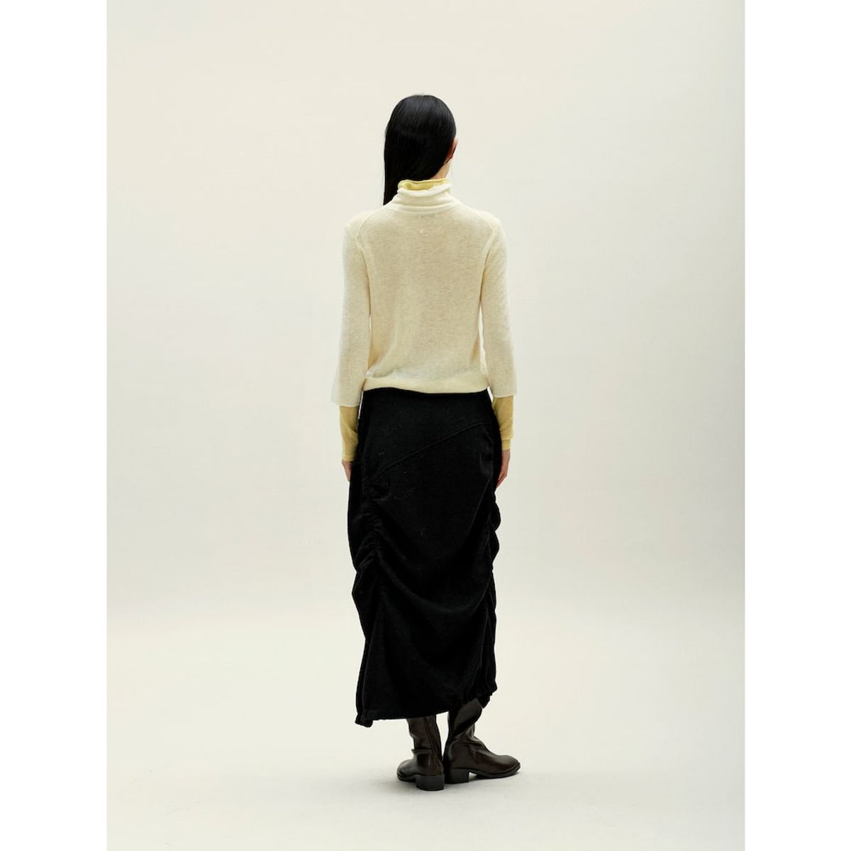 앙개(ANGGAE) Asymmetrical Shirring Skirt  Black