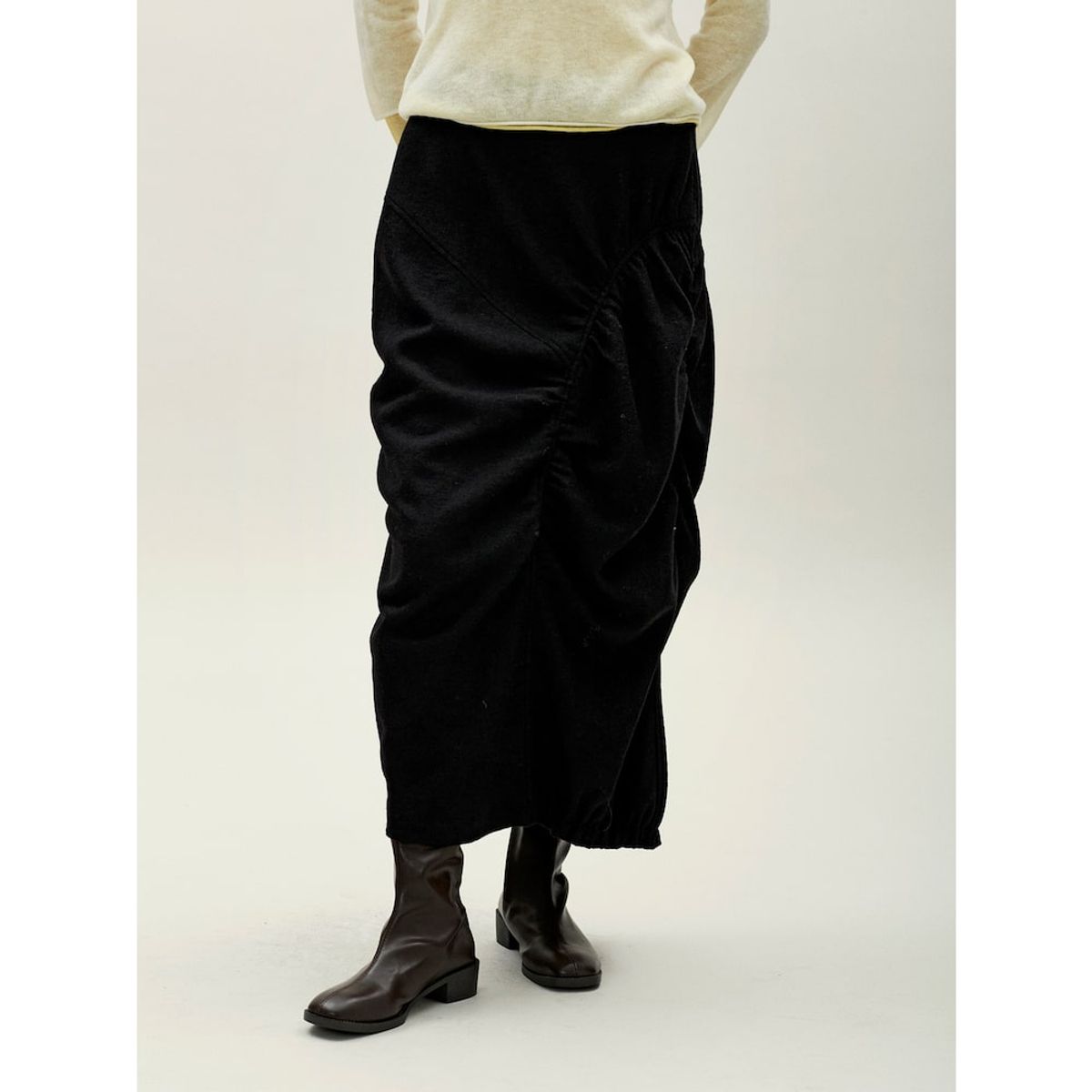 앙개(ANGGAE) Asymmetrical Shirring Skirt  Black