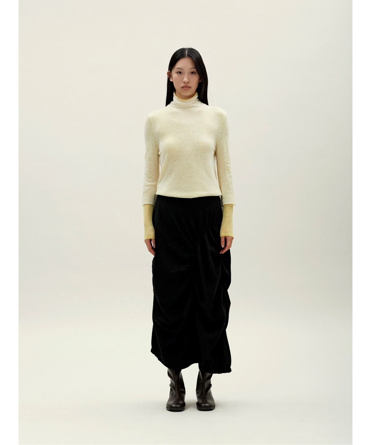 앙개(ANGGAE) Asymmetrical Shirring Skirt  Black