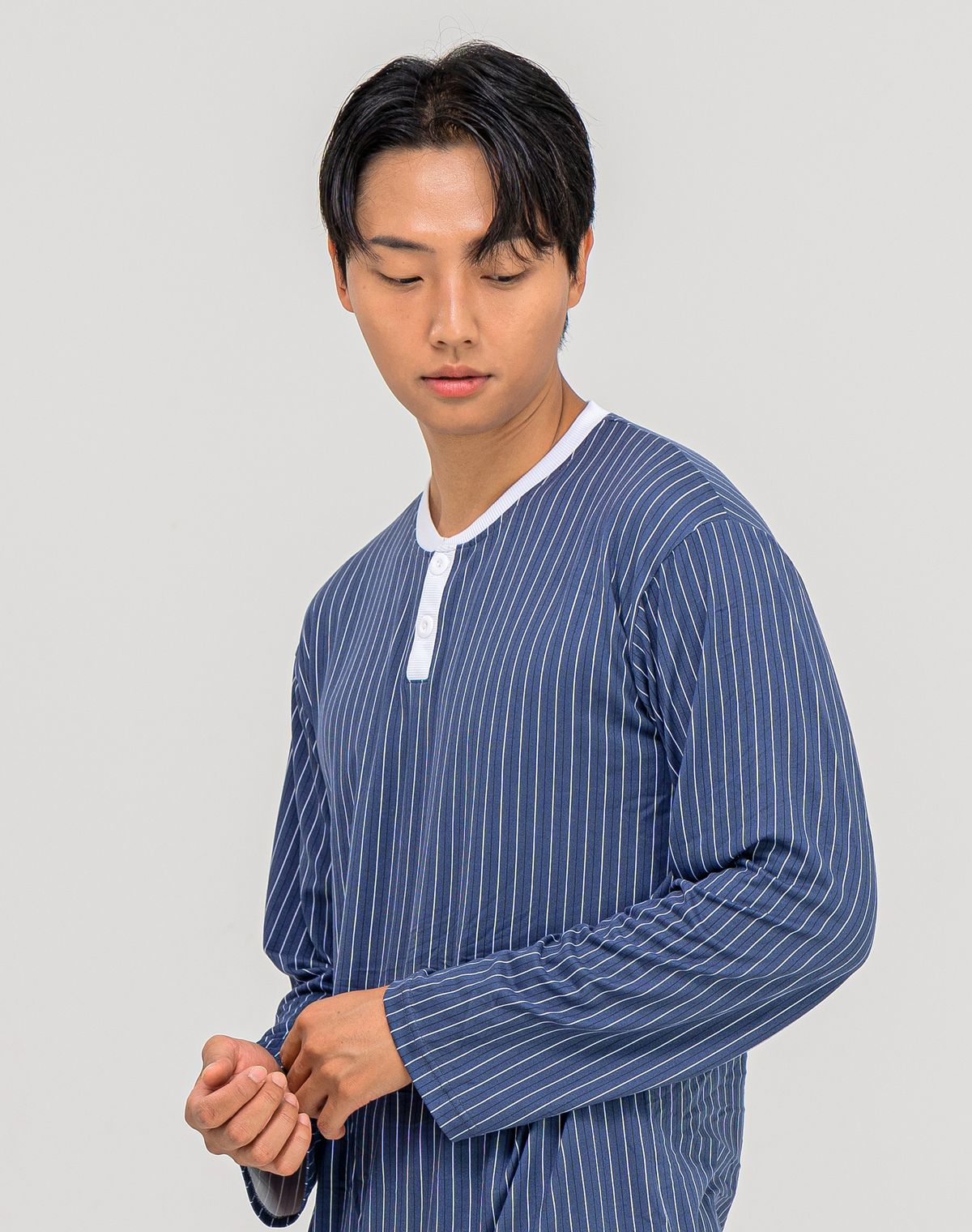 에이원(AONE) [2PACK] 커플 핀스트라이프 피치기모 라운드 잠옷 세트