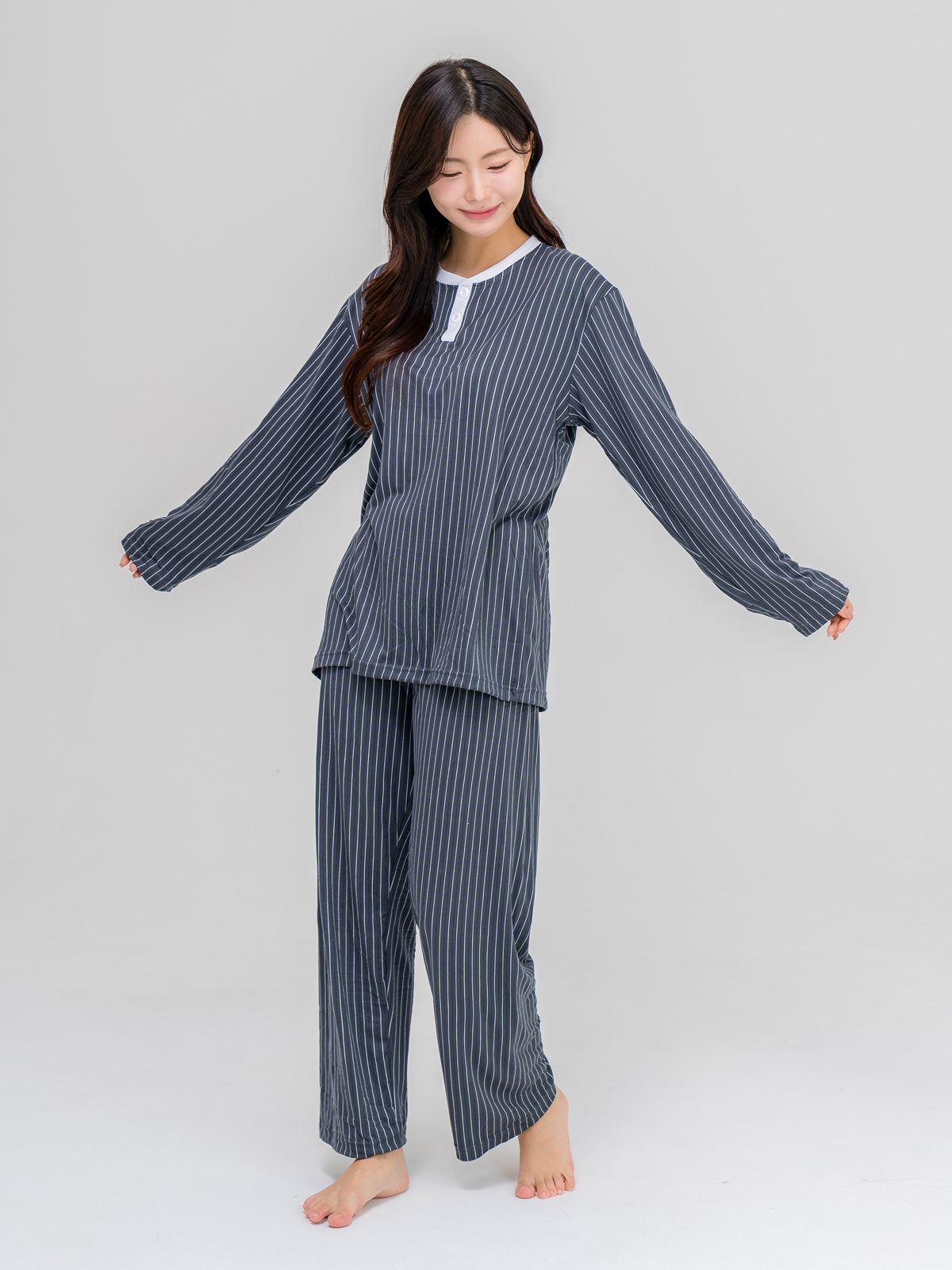에이원(AONE) [2PACK] 커플 핀스트라이프 피치기모 라운드 잠옷 세트