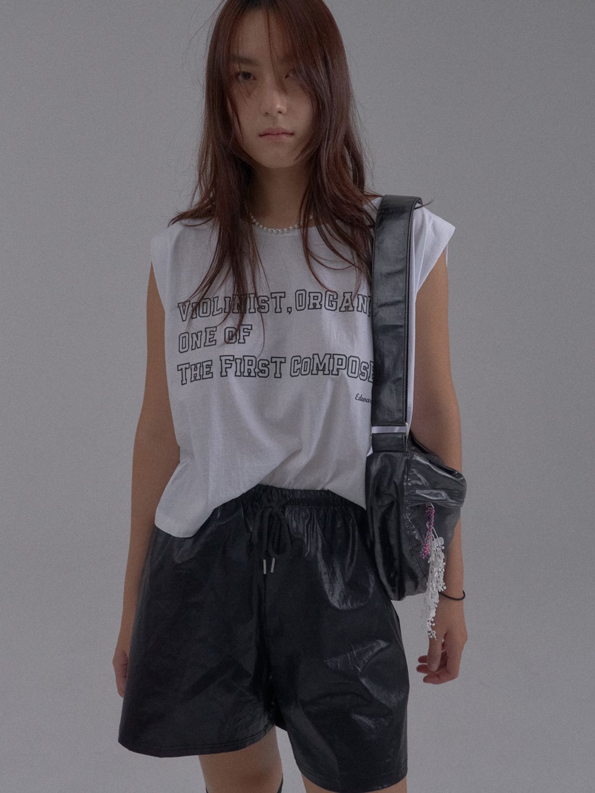 쏘리, 투 머치 러브(SORRY, TOO MUCH LOVE) Shimmer Coated Drawstring Pants_Black