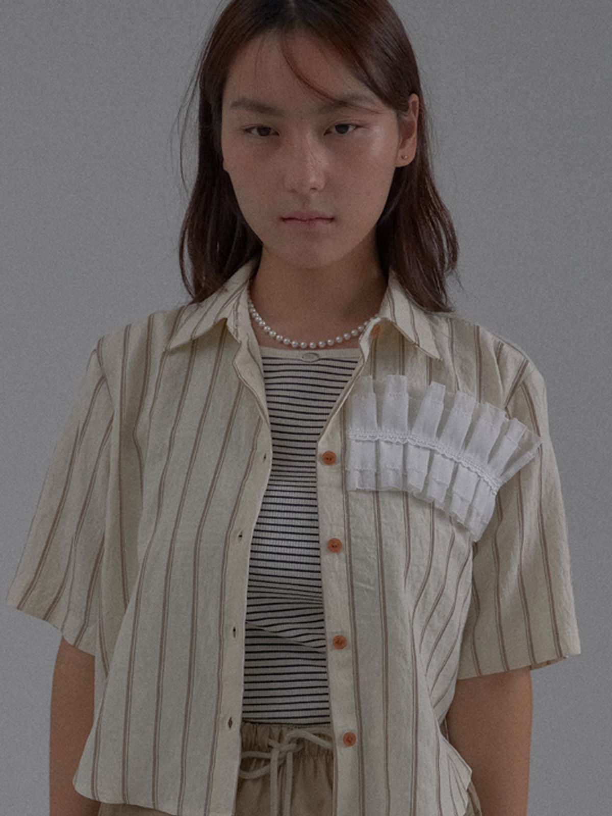 쏘리, 투 머치 러브(SORRY, TOO MUCH LOVE) Striped Pleated Lace Blouse_Beige