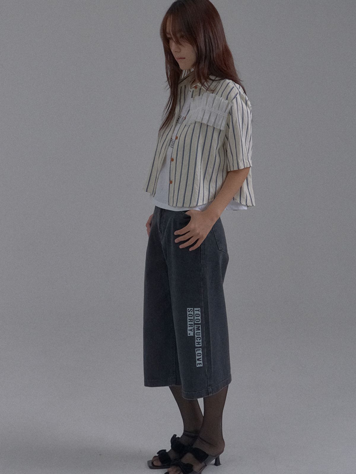 쏘리, 투 머치 러브(SORRY, TOO MUCH LOVE) Striped Pleated Lace Blouse_Navy
