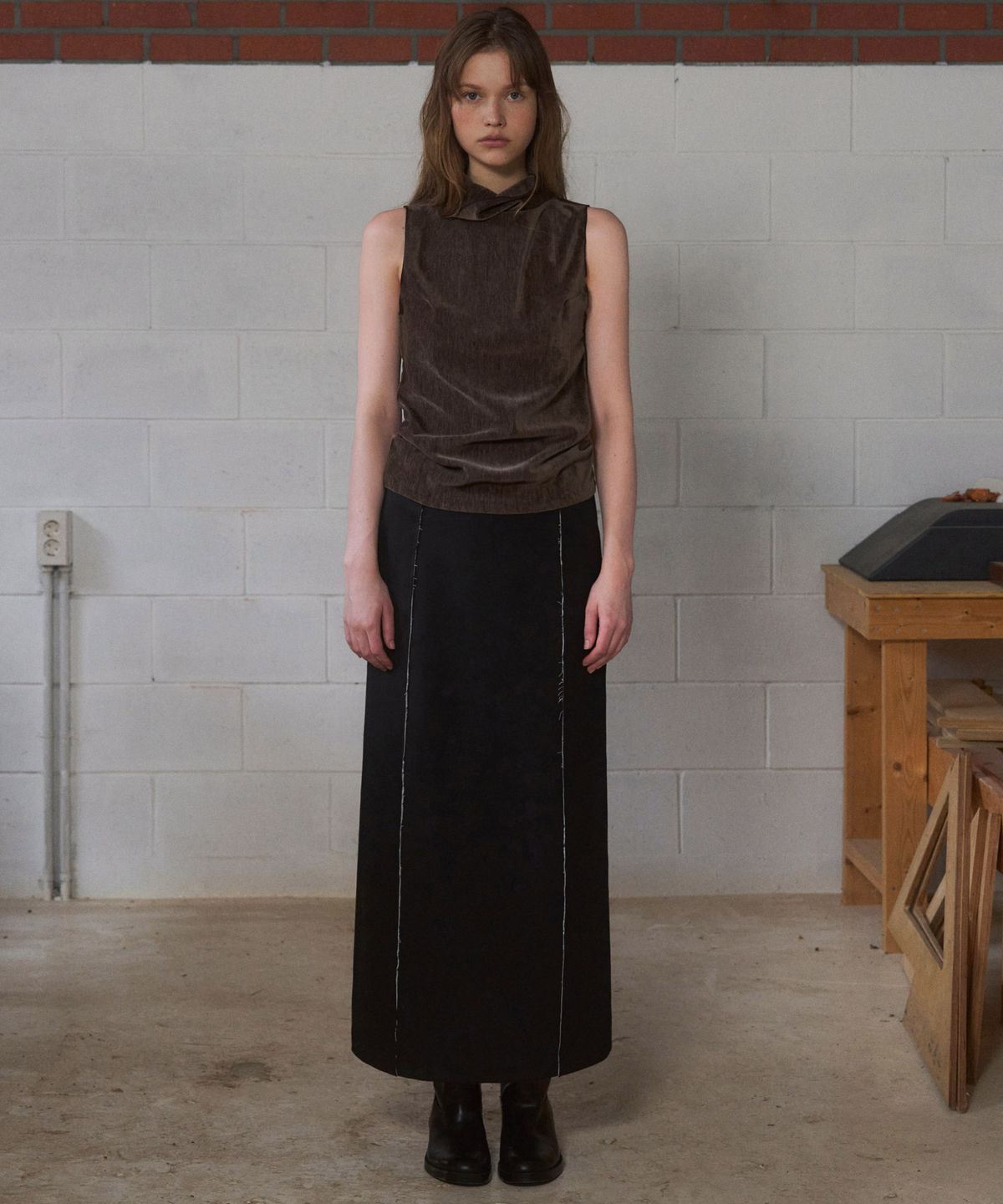 앤니즈(ANDNEEDS) Low edge long skirt (black)
