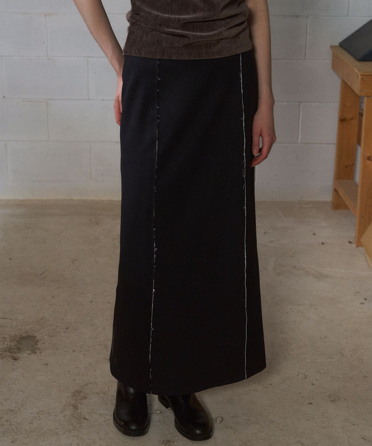 앤니즈(ANDNEEDS) Low edge long skirt (black)