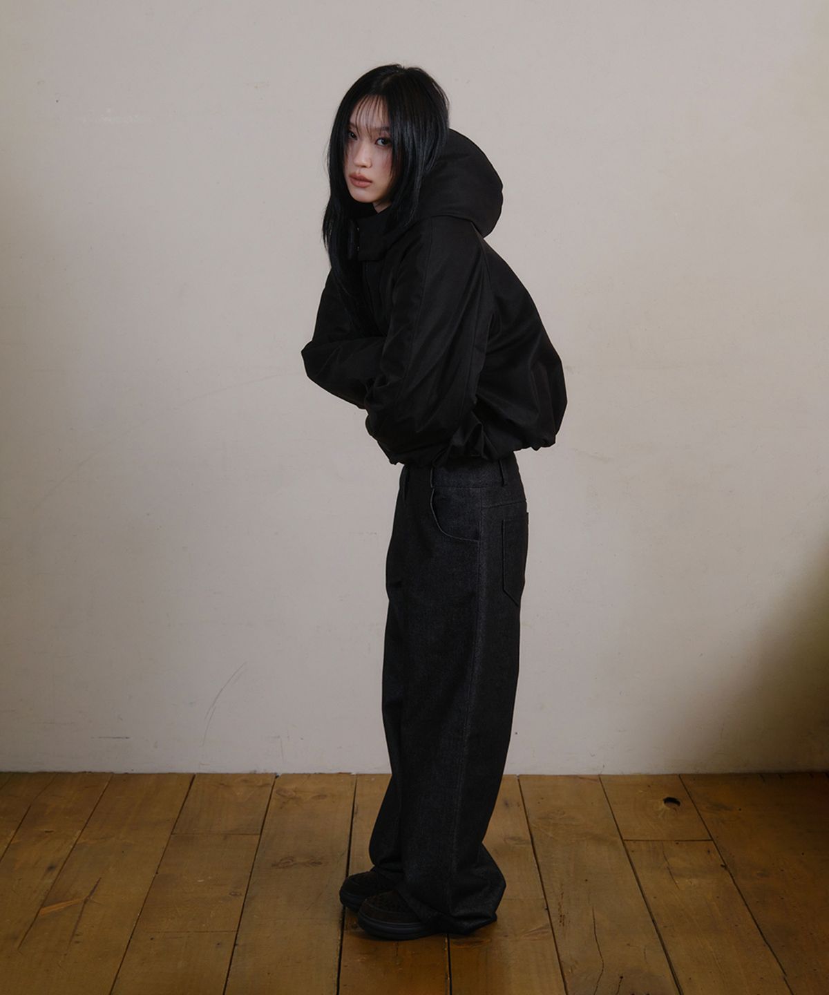 리플렉티브룸(REFLECTIVE ROOM) 코튼 디태쳐블 후드 패디드 자켓 (블랙)
