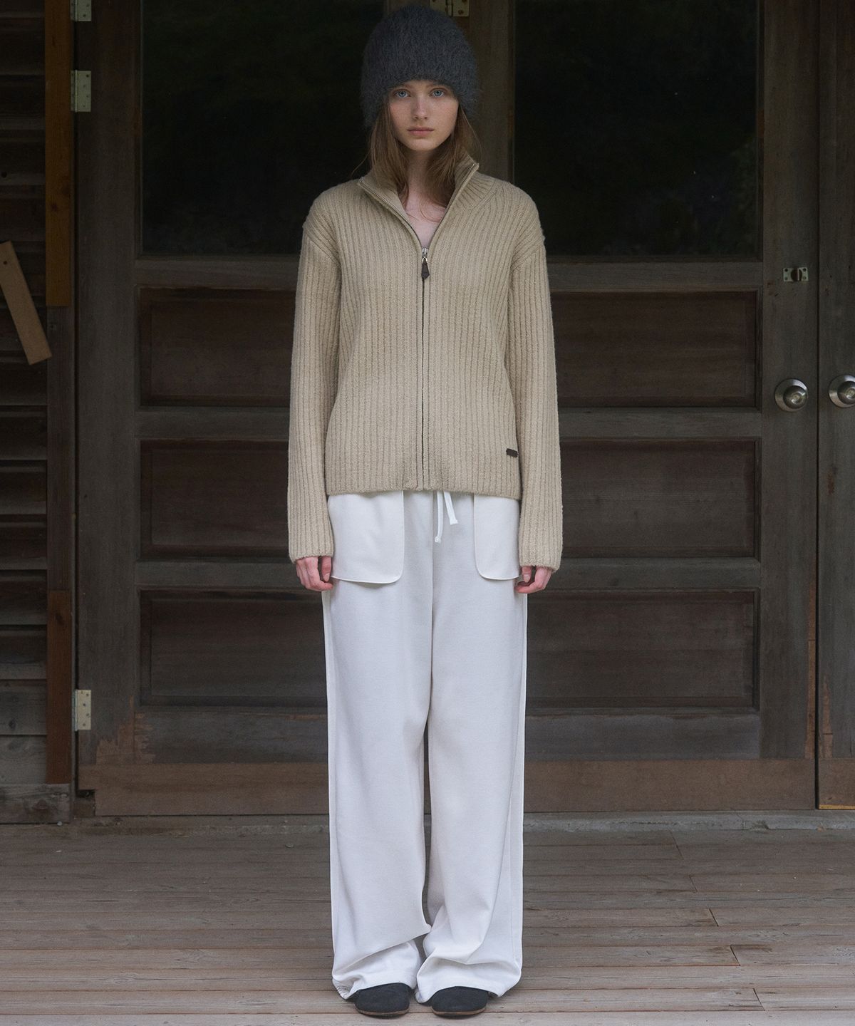 앤니즈(ANDNEEDS) Side pintuck track pants (ivory)