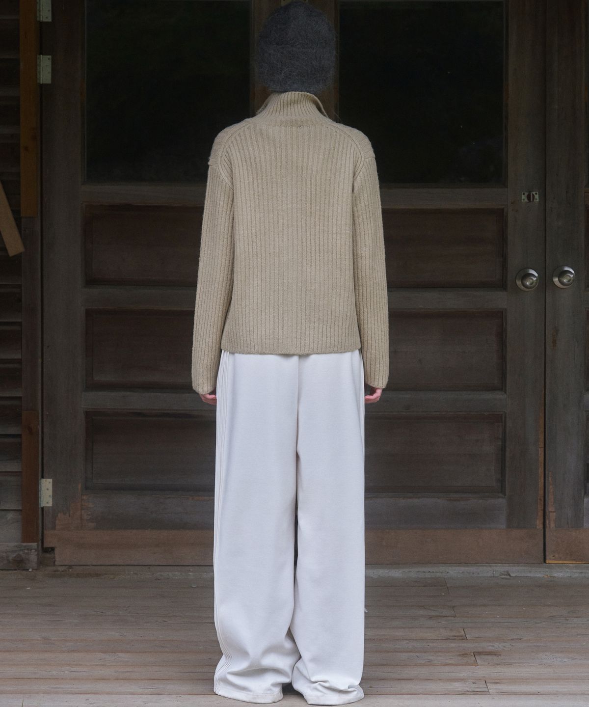 앤니즈(ANDNEEDS) Side pintuck track pants (ivory)