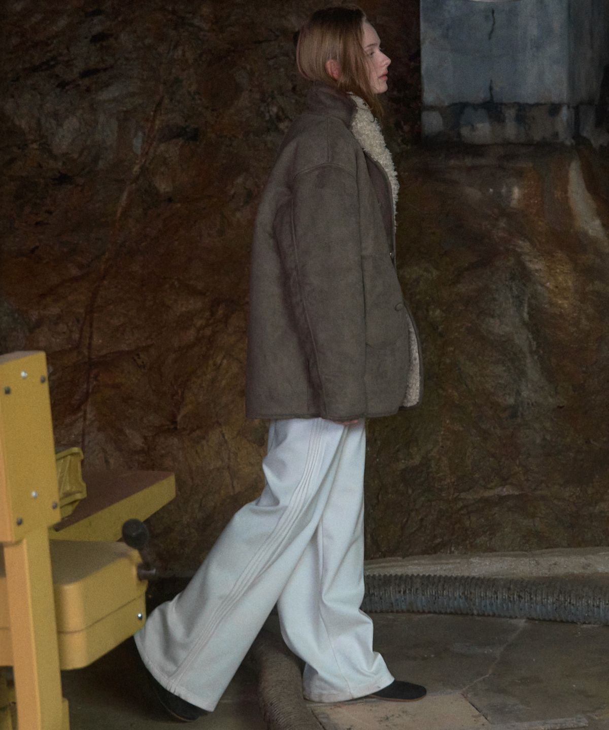 앤니즈(ANDNEEDS) Side pintuck track pants (ivory)
