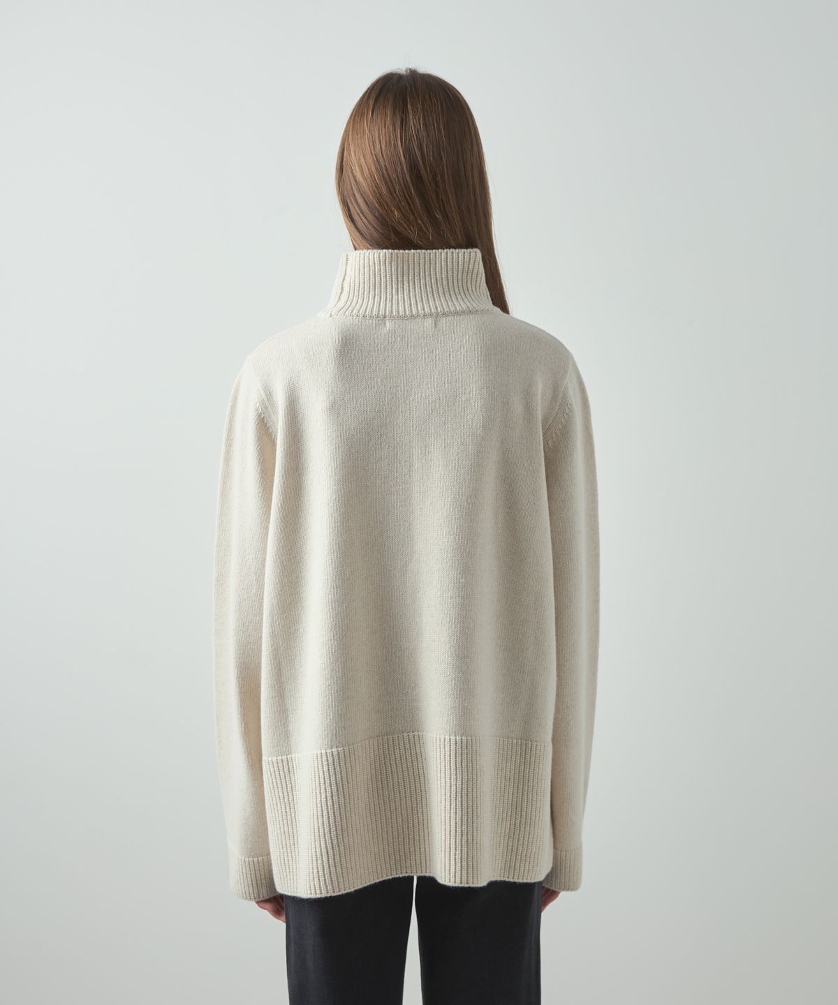 누토프(NUTOFFE) Lu Turtleneck Knit_Oat