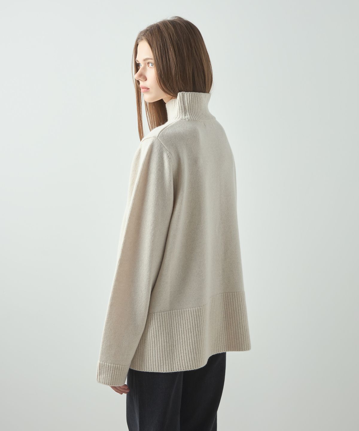 누토프(NUTOFFE) Lu Turtleneck Knit_Oat