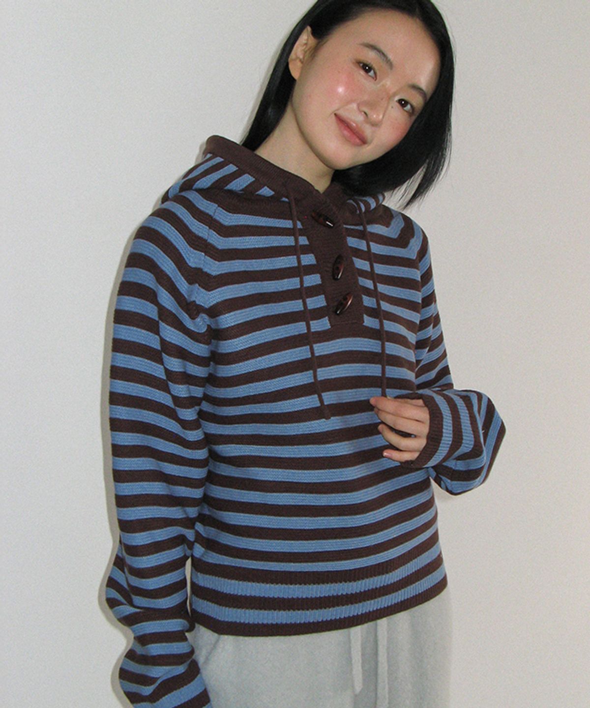 론론(RONRON) TOGGLE WAFFLE KNIT HOODIE BLUE STRIPE