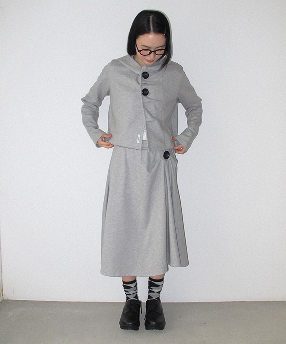 론론(RONRON) BIG BUTTON PLEATED HOODED CARDIGAN GREY