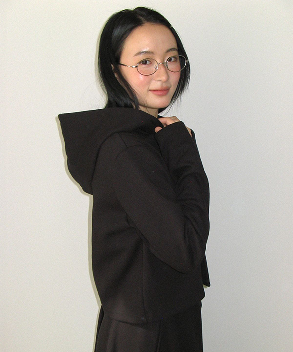 론론(RONRON) BIG BUTTON PLEATED HOODED CARDIGAN BLACK