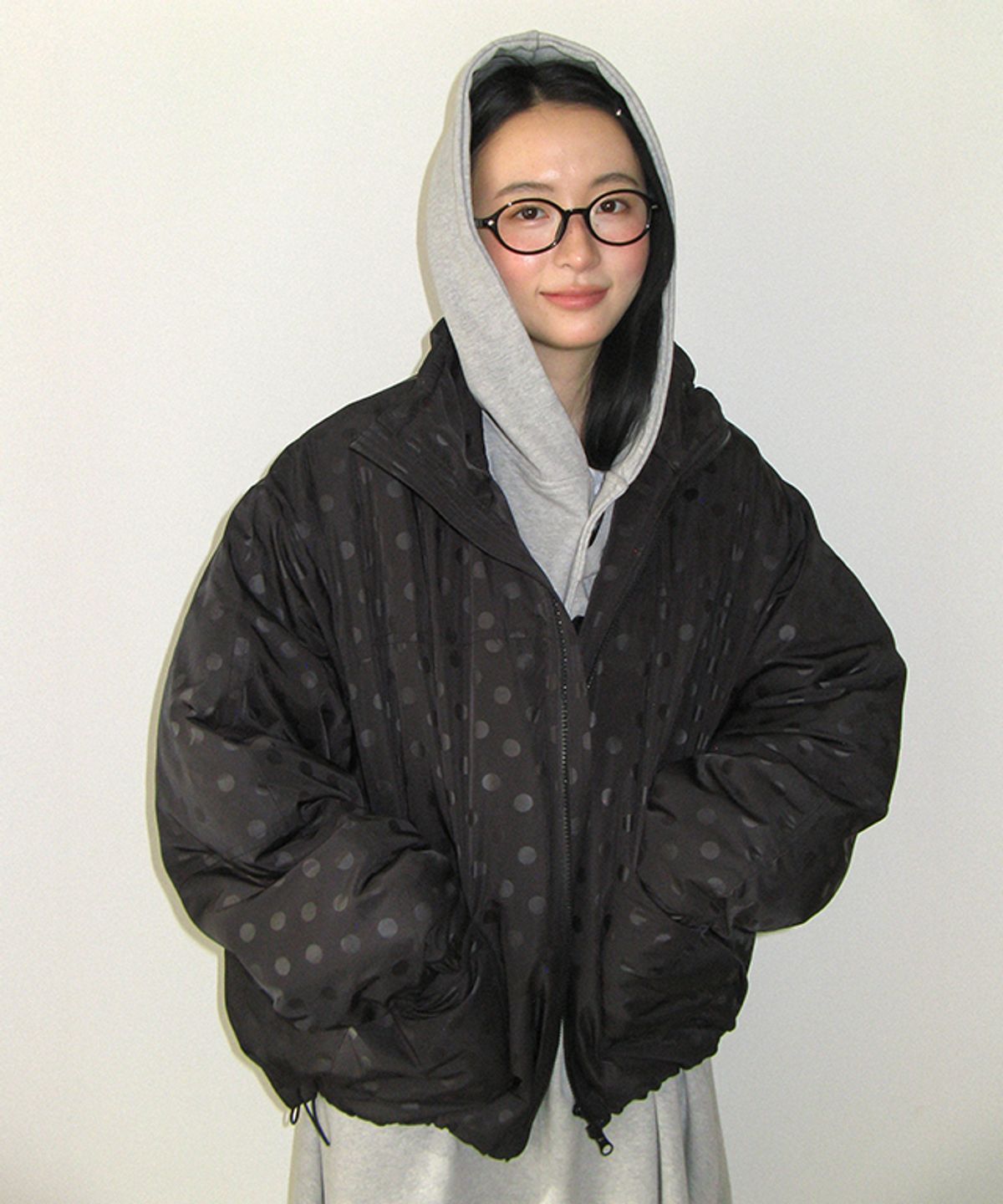 론론(RONRON) PATTERN SHIRRING POCKET PUFFER JUMPER DOT BLACK