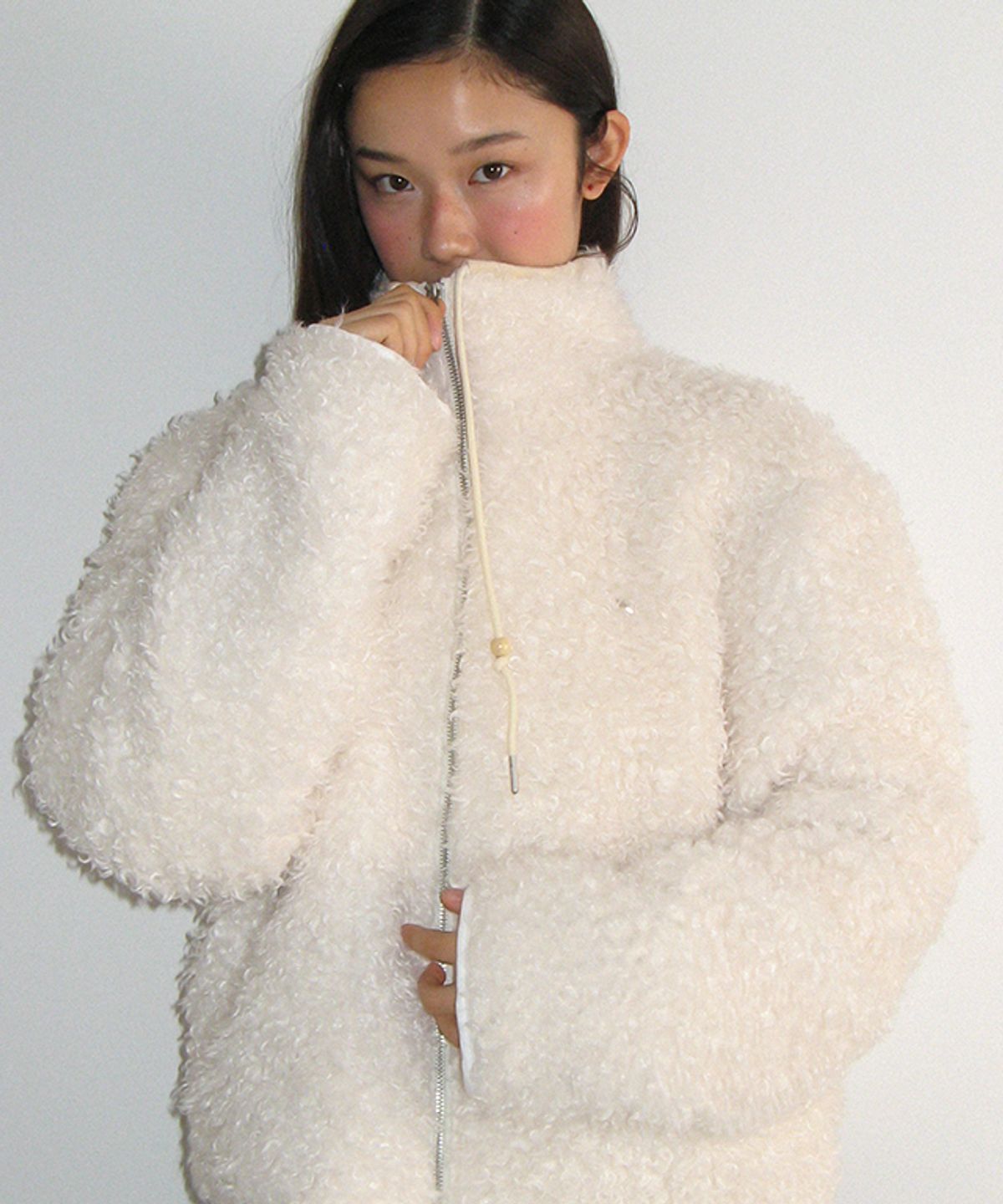 론론(RONRON) PUFFY FLEECE ZIP UP JUMPER IVORY