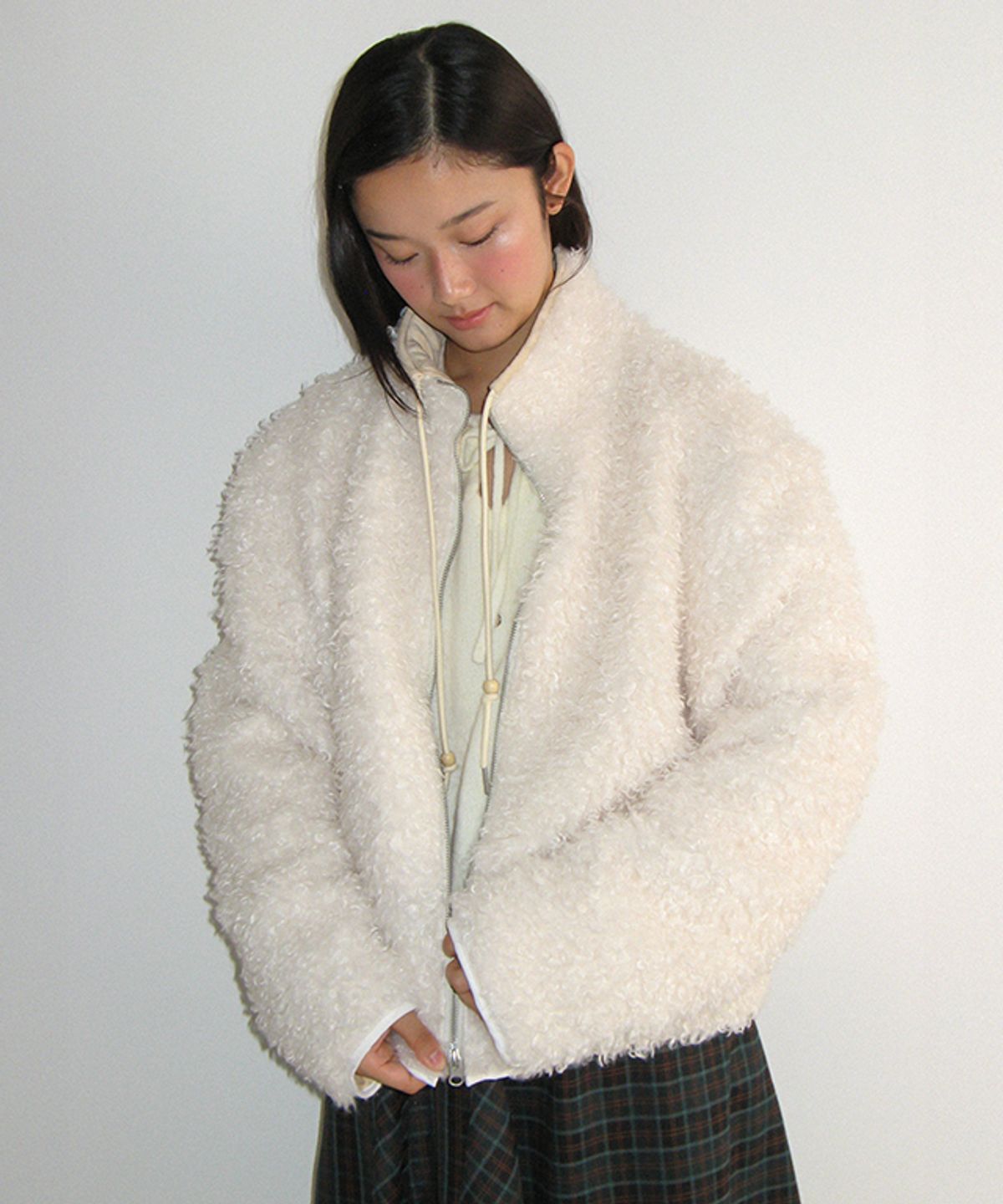 론론(RONRON) PUFFY FLEECE ZIP UP JUMPER IVORY