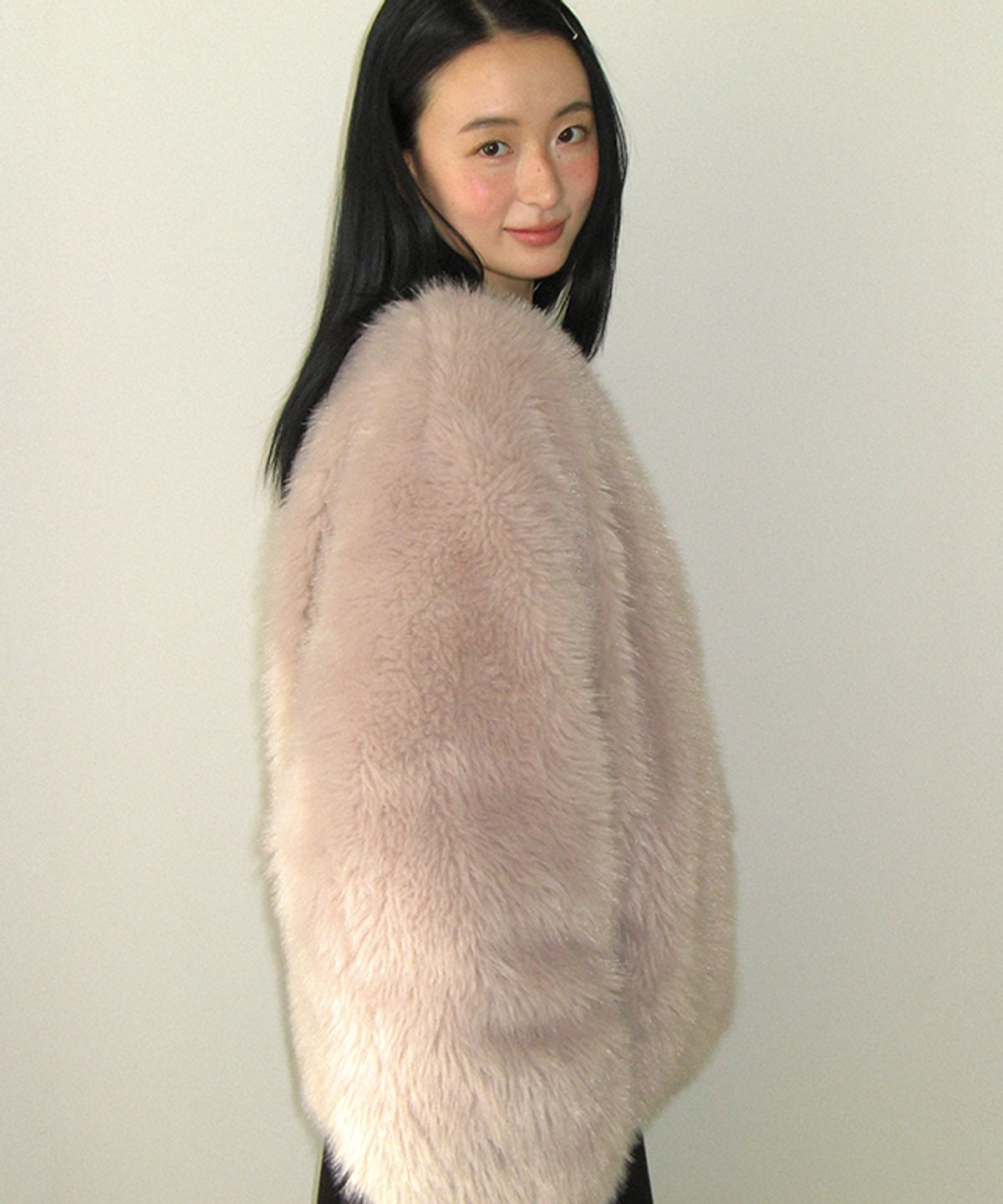 론론(RONRON) INNER POINTED FLUFFY FUR JACKET DUSTY PINK