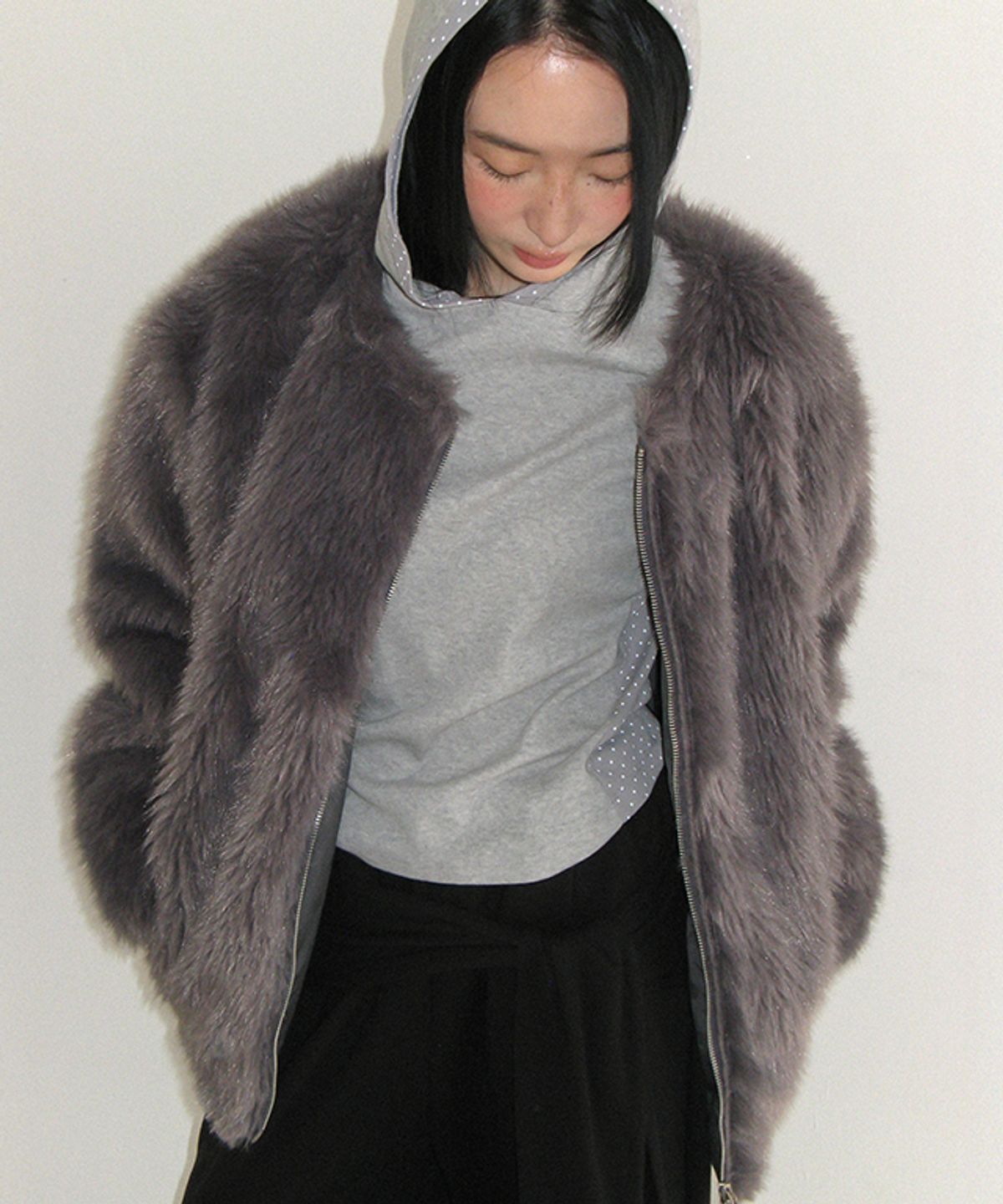 론론(RONRON) INNER POINTED FLUFFY FUR JACKET CHARCOAL