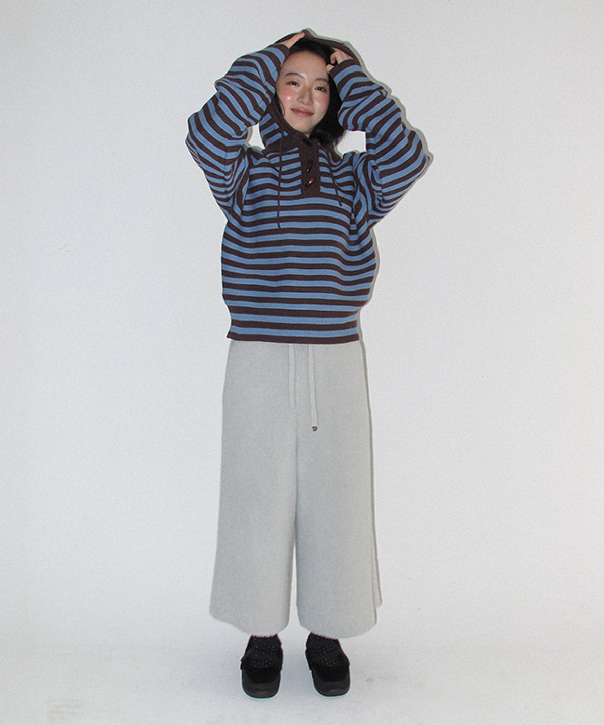 론론(RONRON) HAIRY BERMUDA KNIT PANTS GREY