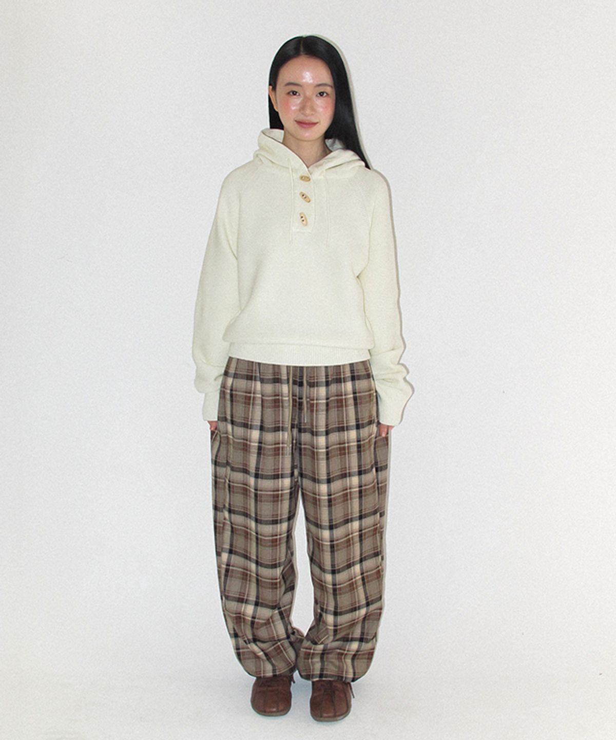 론론(RONRON) BACK HEART POCKET CHECK PANTS BEIGE