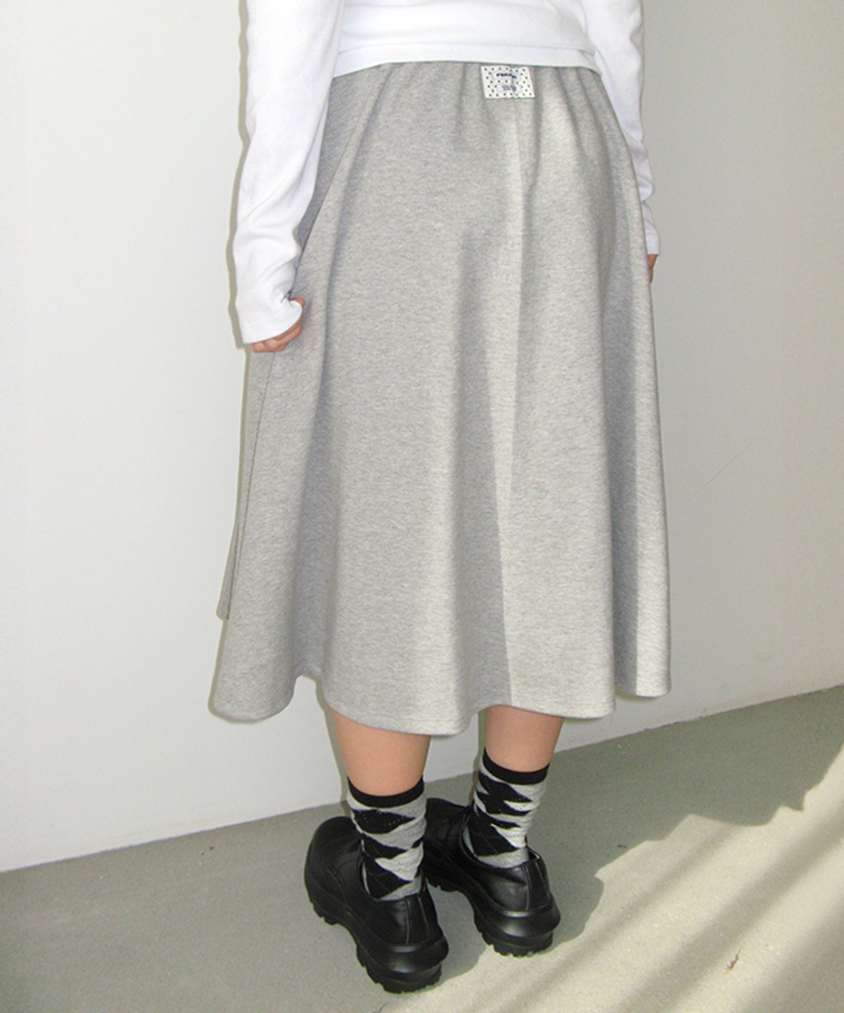 론론(RONRON) BIG BUTTON SWEAT MIDI SKIRT GREY
