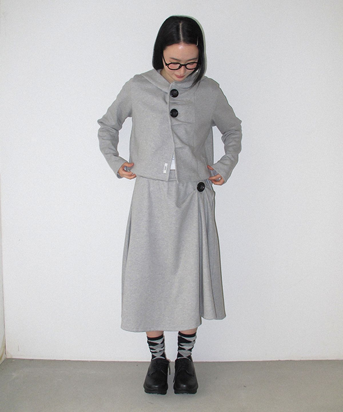 론론(RONRON) BIG BUTTON SWEAT MIDI SKIRT GREY