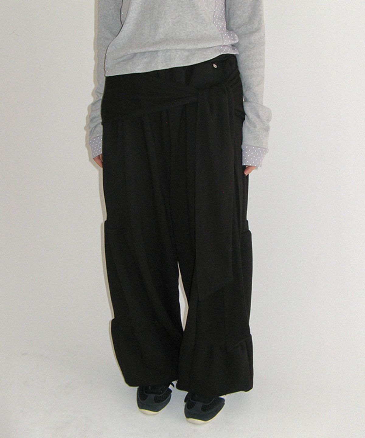 론론(RONRON) WRAP SHIRRING BALLOON JOGGER PANTS BLACK