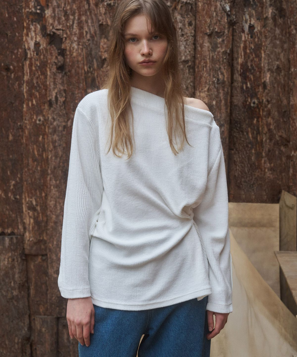 앤니즈(ANDNEEDS) Nero one shoulder long sleeve (white)