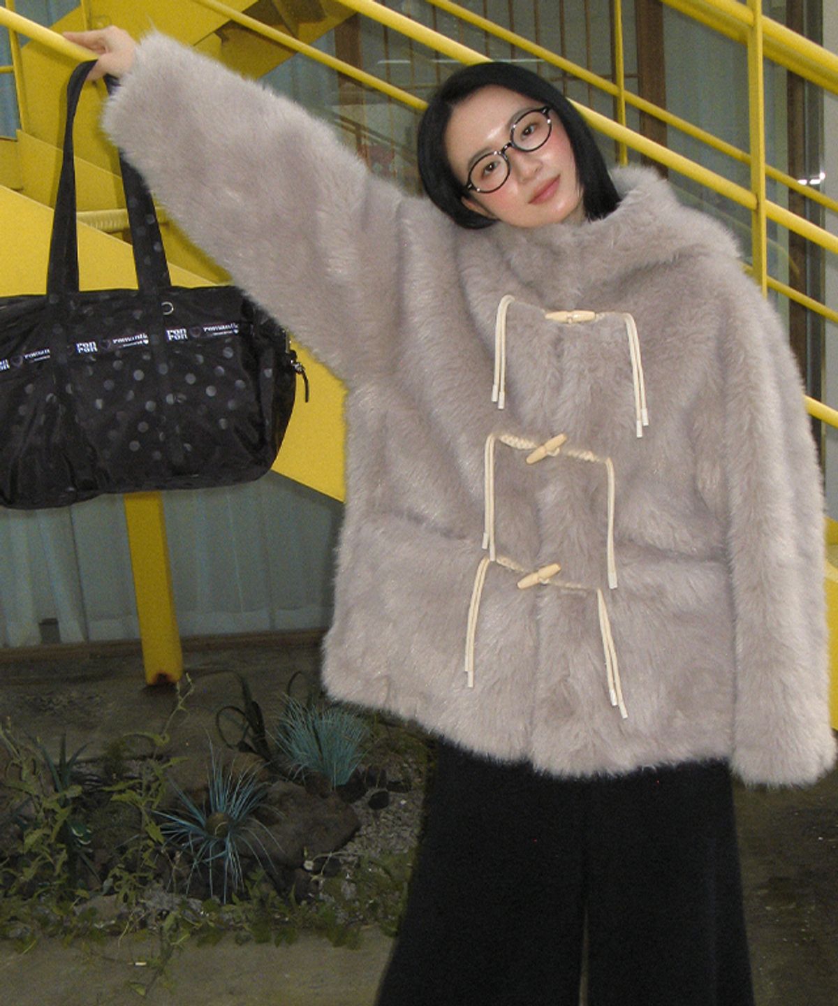 론론(RONRON) FUR TOGGLE HOODED JACKET MISTY TAUPE