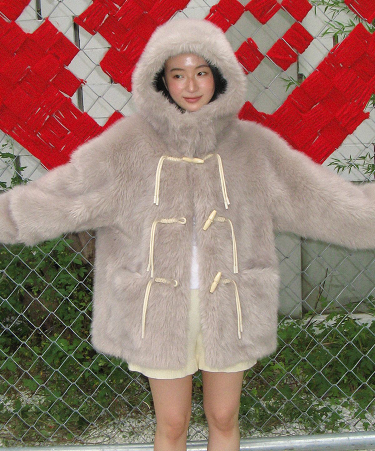 론론(RONRON) FUR TOGGLE HOODED JACKET MISTY TAUPE