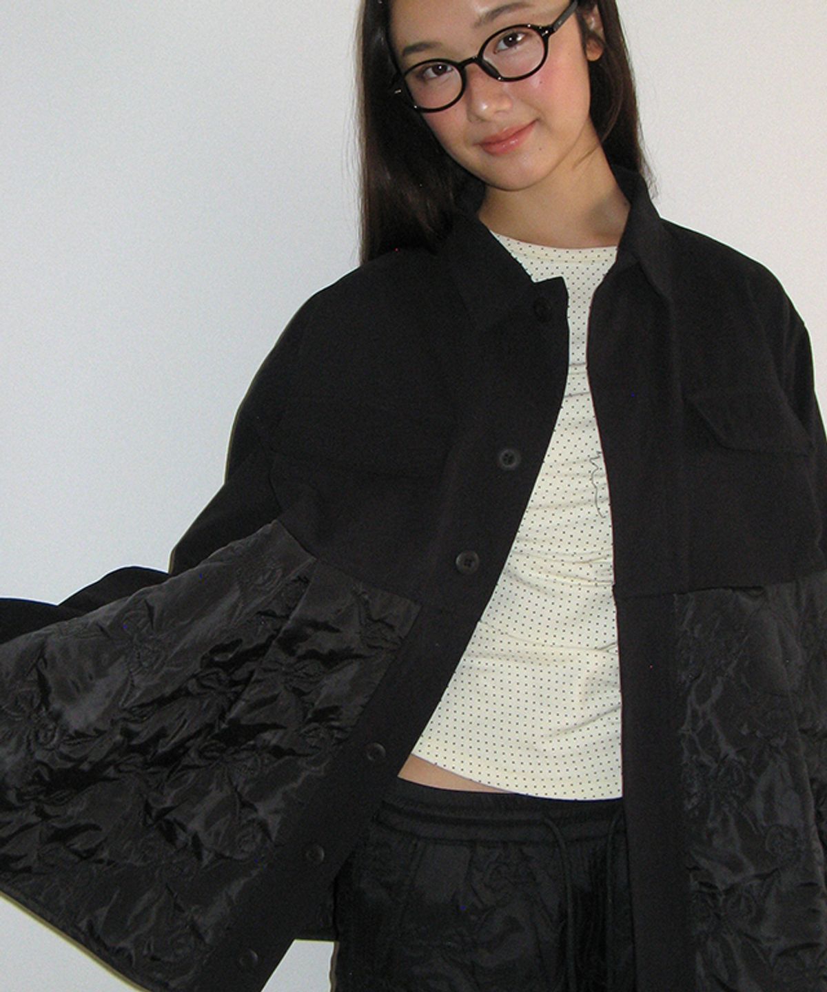 론론(RONRON) RIBBON QUILTED FRILL FIELD JACKET BLACK
