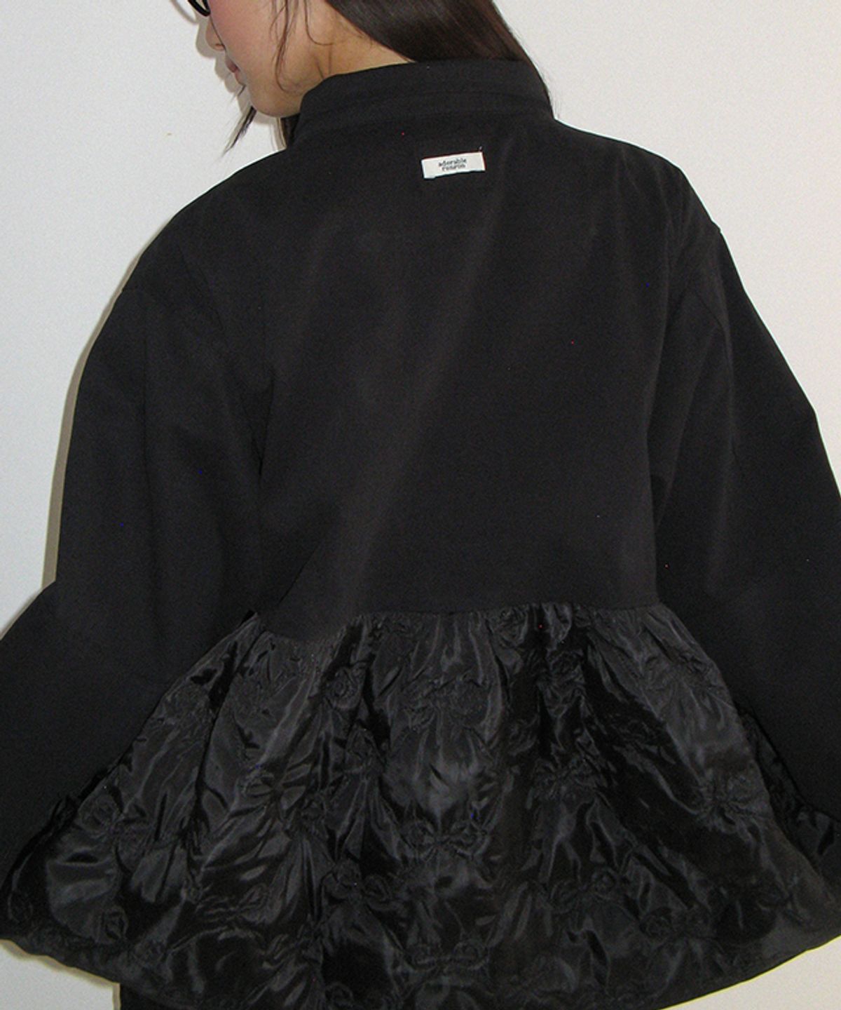 론론(RONRON) RIBBON QUILTED FRILL FIELD JACKET BLACK