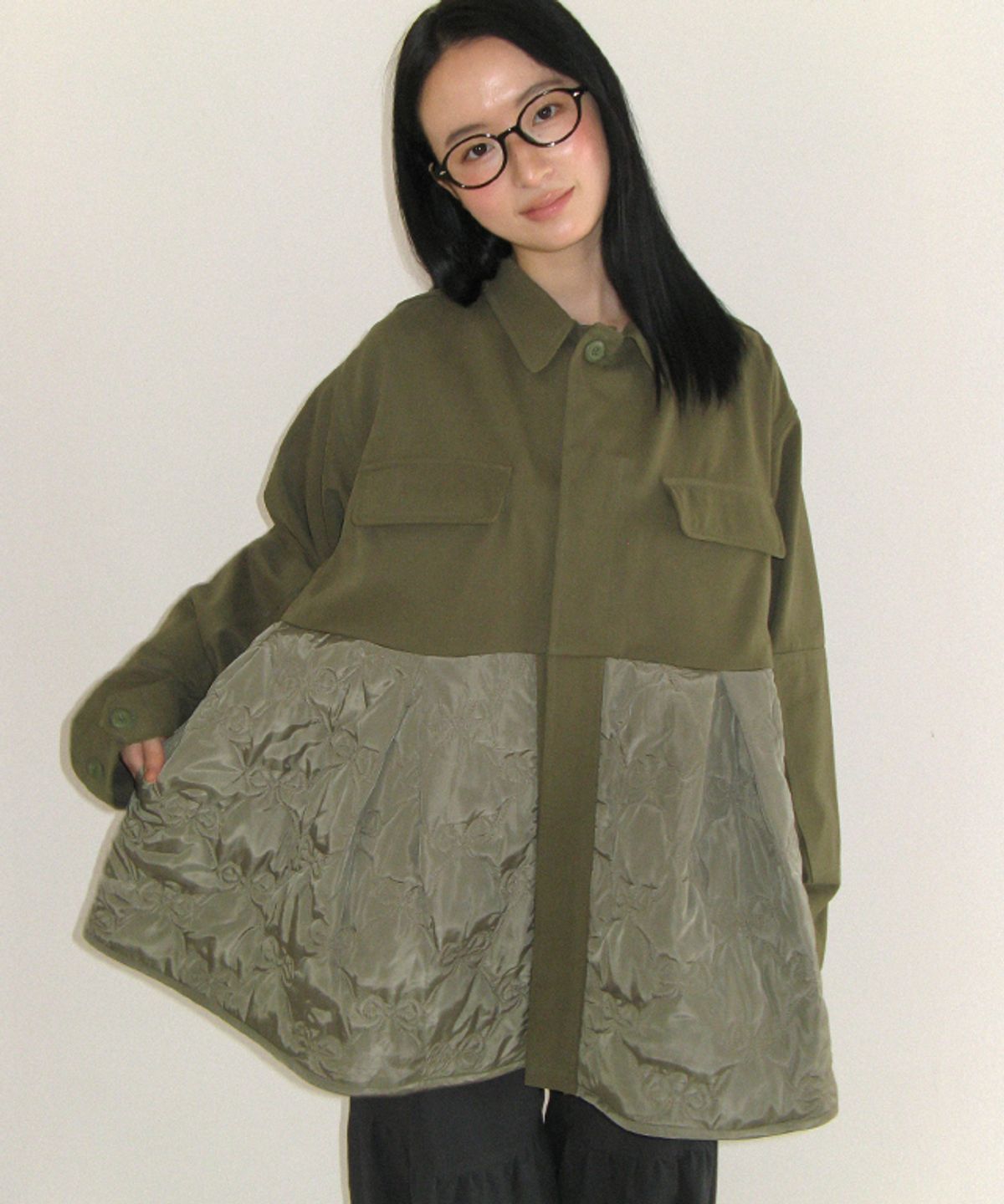 론론(RONRON) RIBBON QUILTED FRILL FIELD JACKET KHAKI