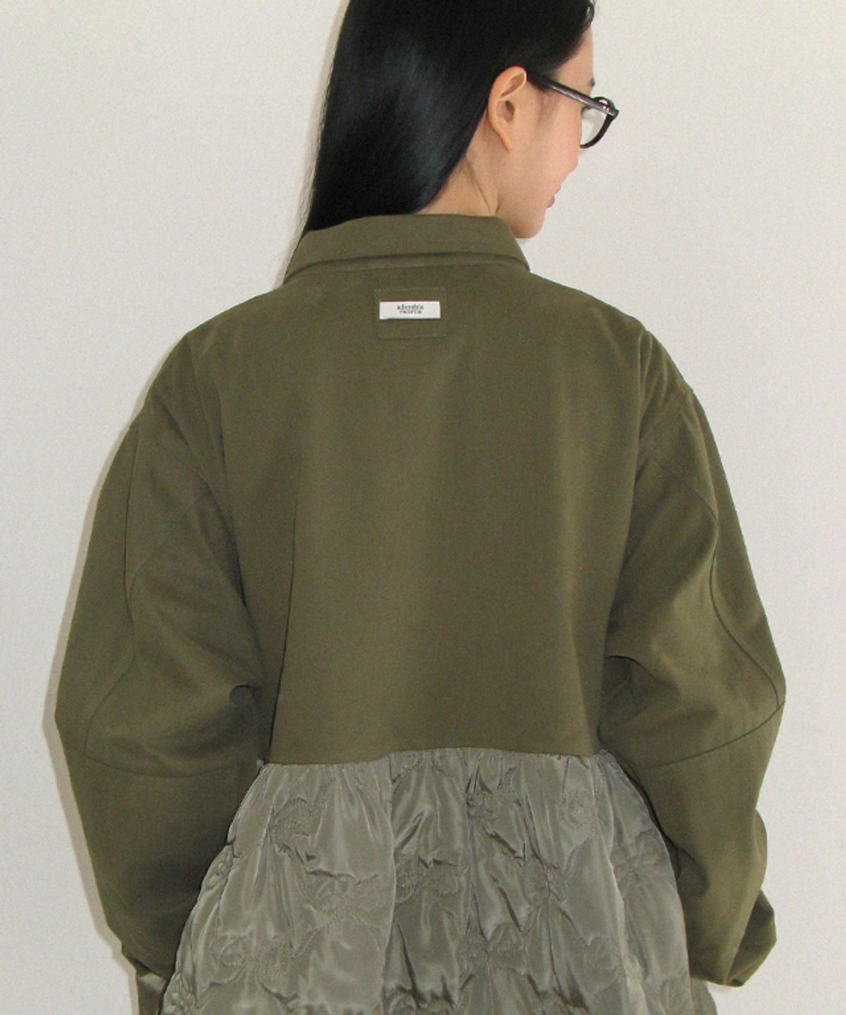 론론(RONRON) RIBBON QUILTED FRILL FIELD JACKET KHAKI
